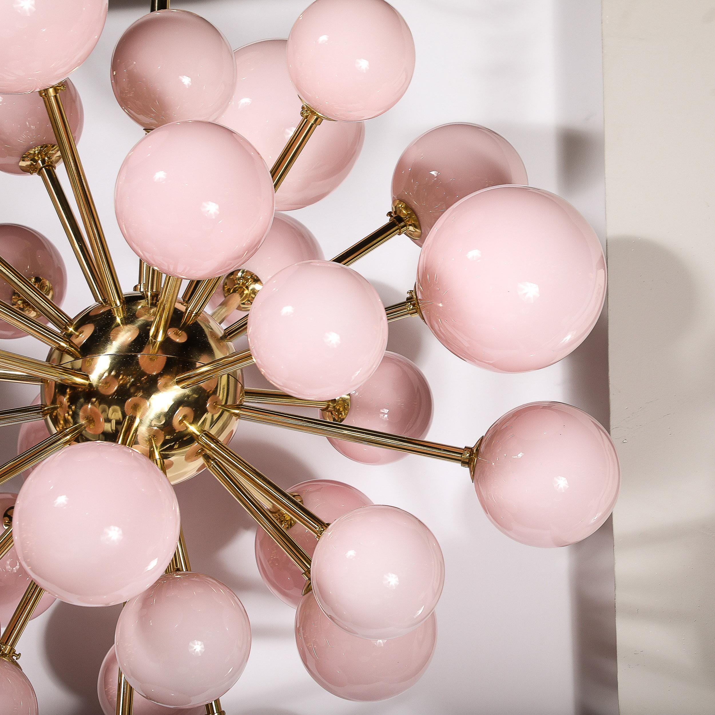 Lampadario modernista di Murano soffiato a mano in vetro rosa smerigliato e ottone Sputnik in vendita 3