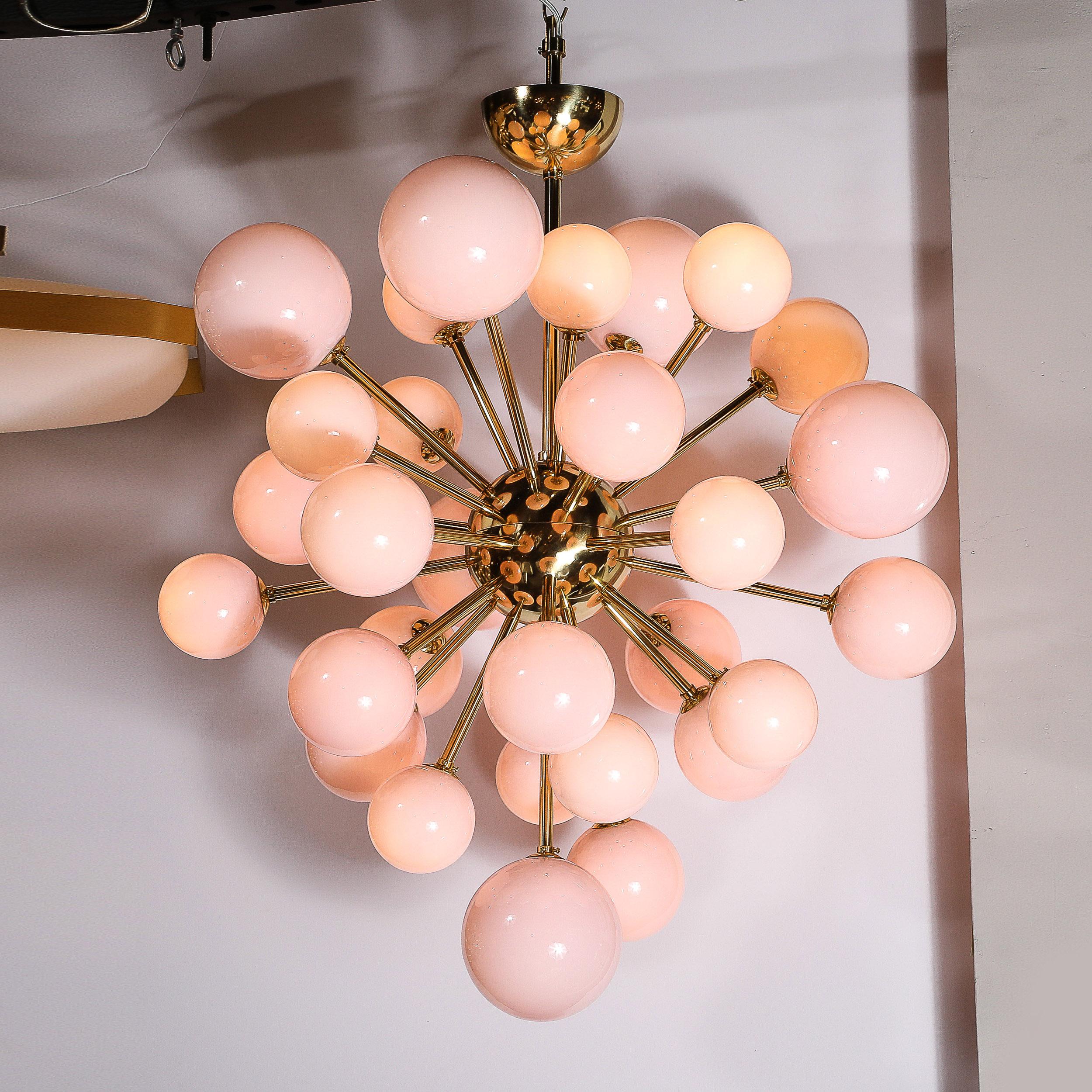 Lampadario modernista di Murano soffiato a mano in vetro rosa smerigliato e ottone Sputnik in vendita 4