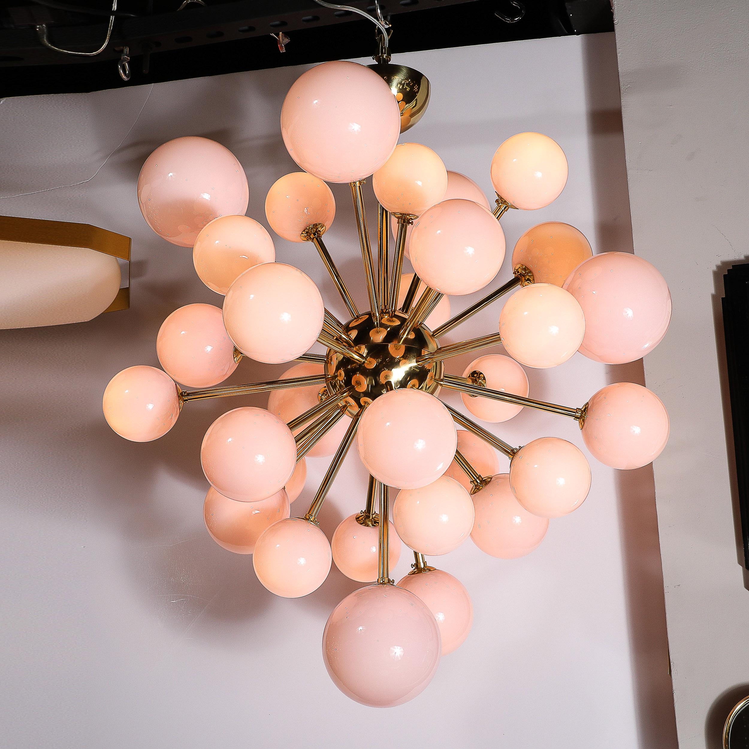 Lampadario modernista di Murano soffiato a mano in vetro rosa smerigliato e ottone Sputnik in vendita 5