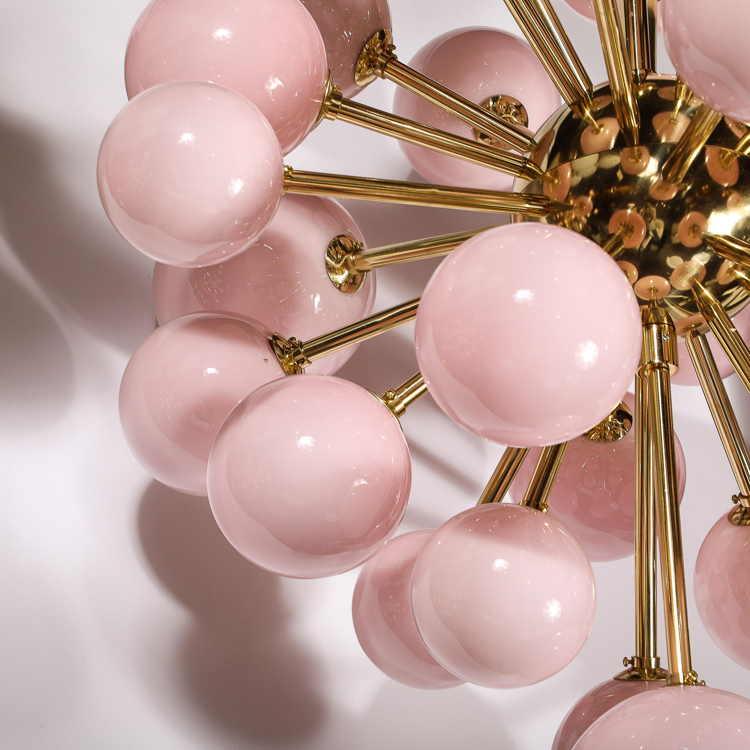 Lampadario modernista di Murano soffiato a mano in vetro rosa smerigliato e ottone Sputnik in vendita 1