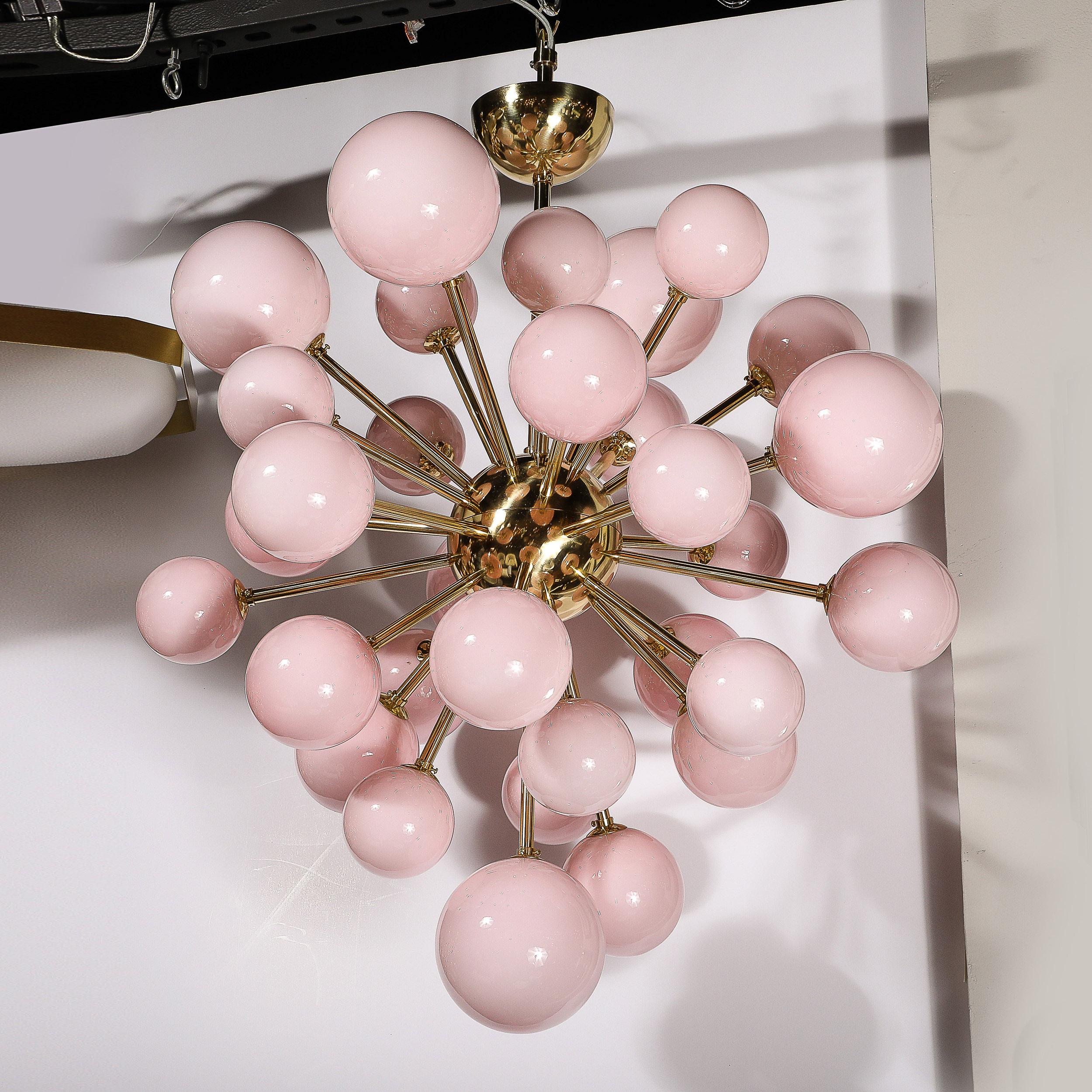 Lampadario modernista di Murano soffiato a mano in vetro rosa smerigliato e ottone Sputnik in vendita 2