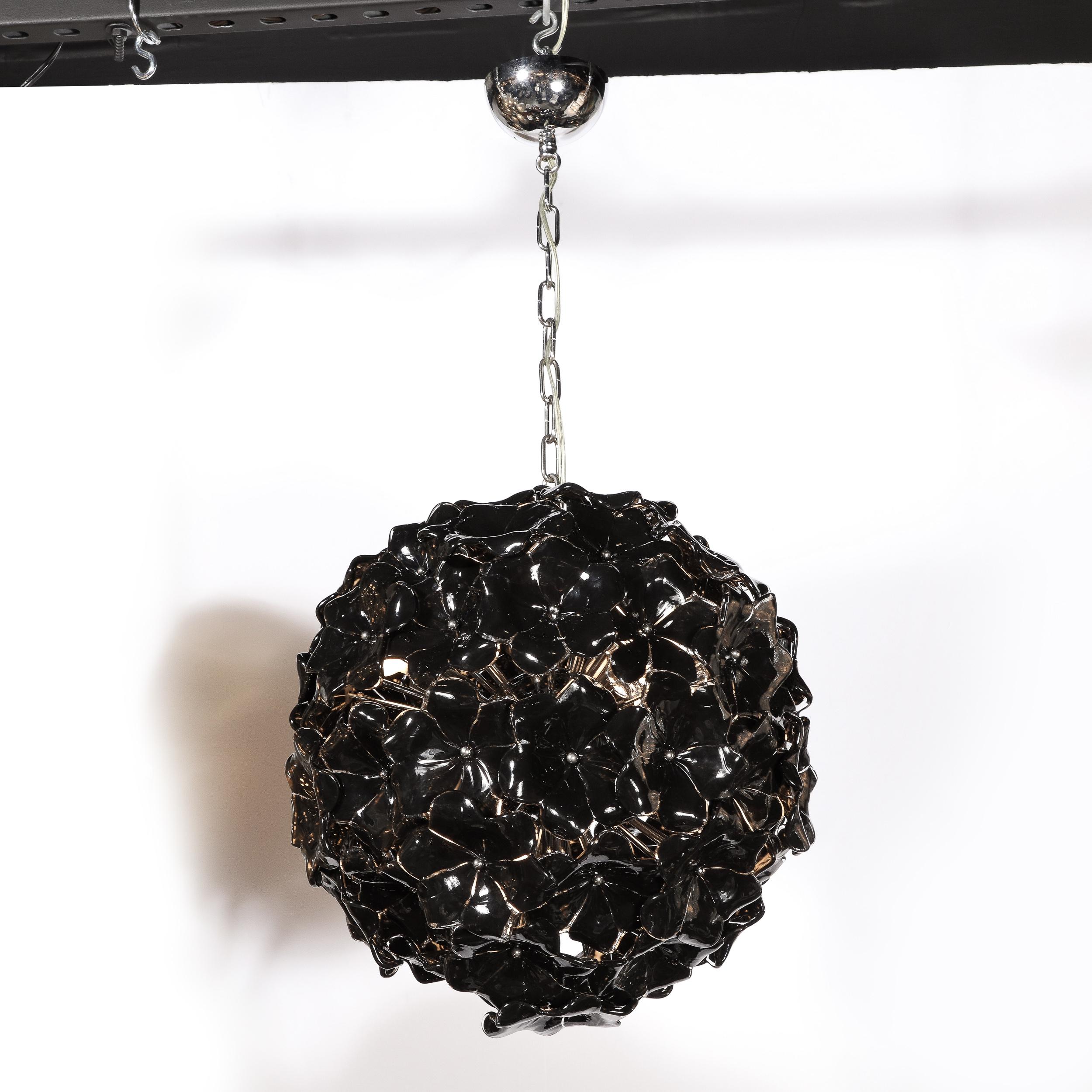 Modernistischer mundgeblasener Blumenkronleuchter aus Muranoglas in Jet-Schwarz und Chrom (Ende des 20. Jahrhunderts) im Angebot