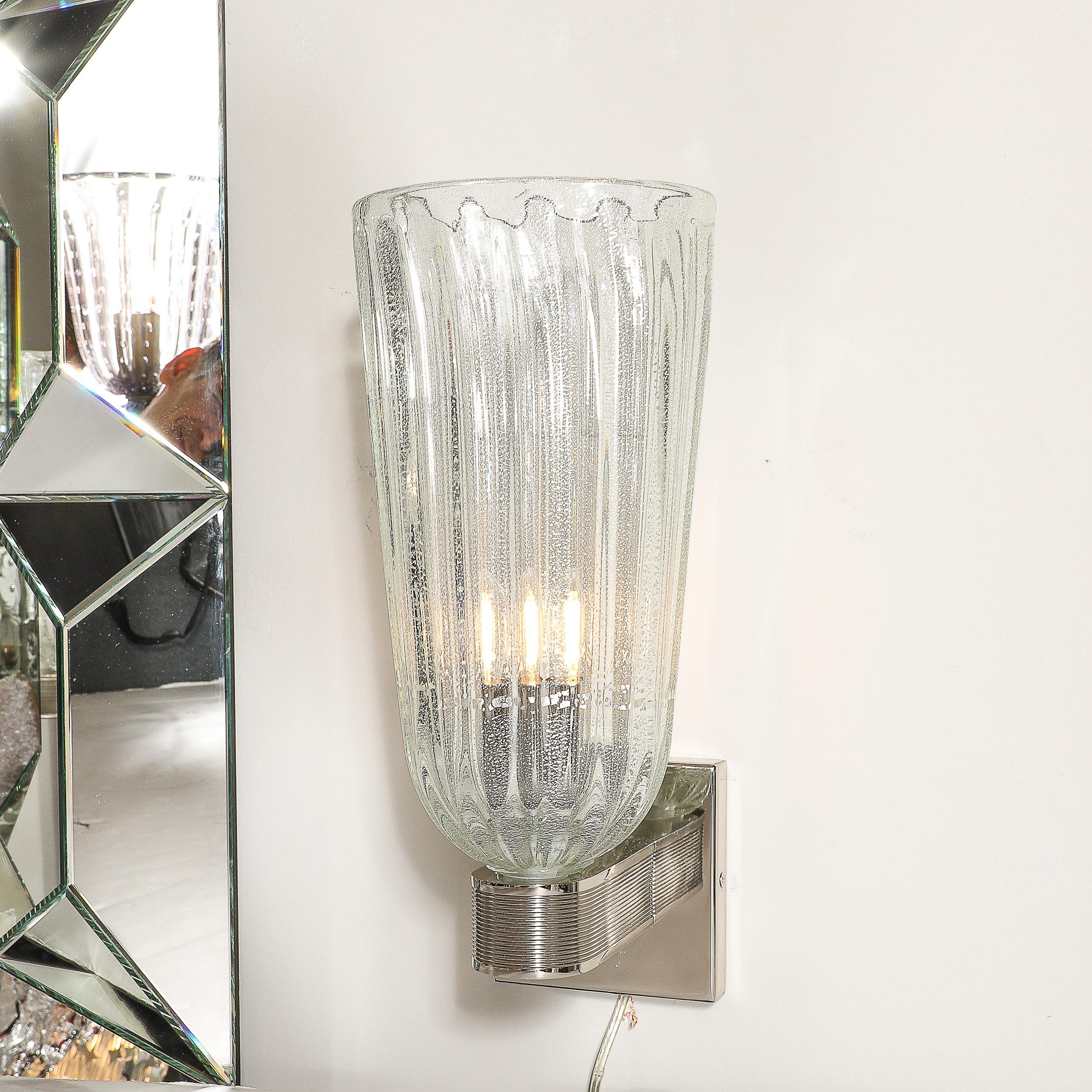 Appliques modernistes soufflées à la main en verre de Murano, nickel cannelé et or blanc 24 carats Excellent état - En vente à New York, NY