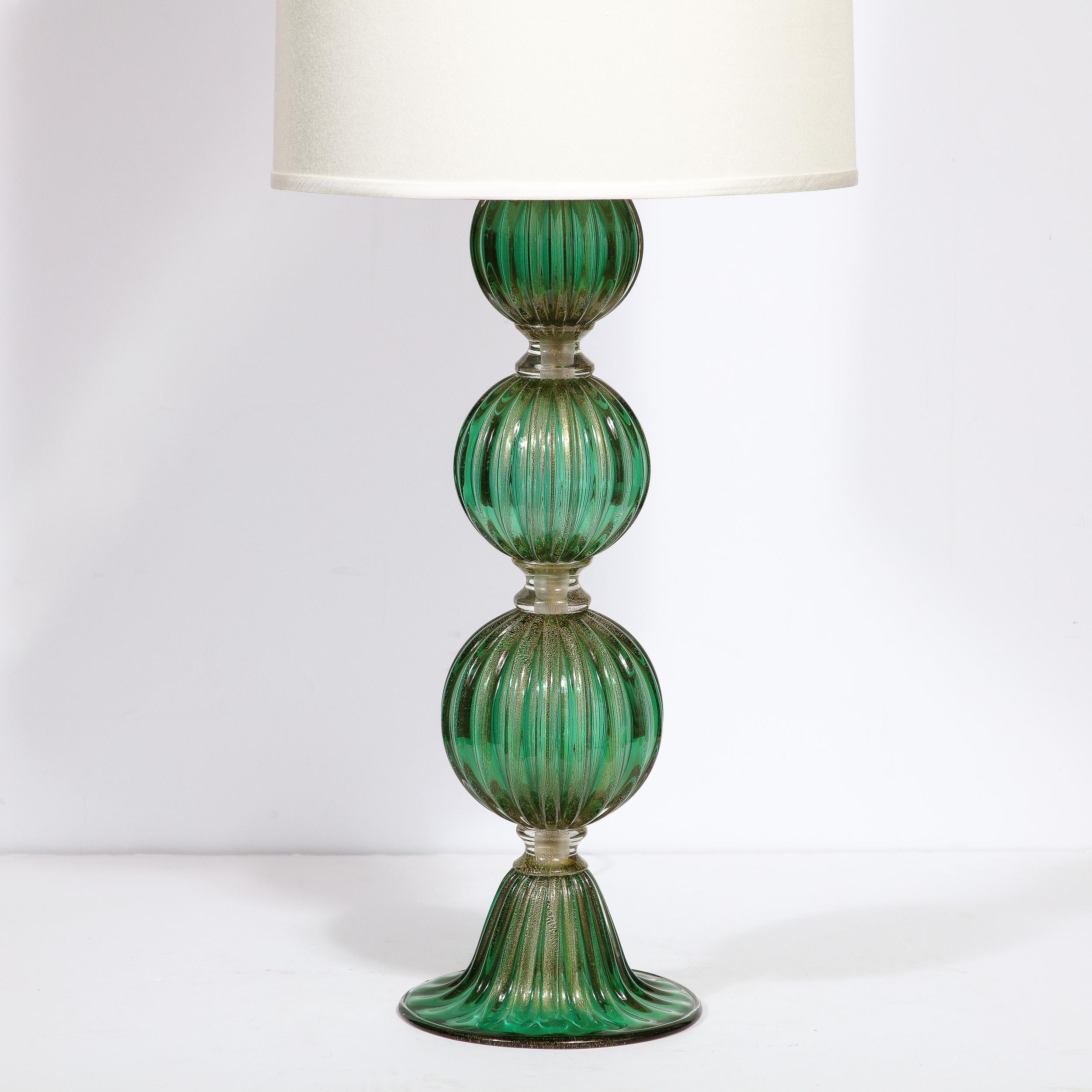 italien Lampes de bureau modernistes en verre de Murano soufflé à la main en vert émeraude avec des touches d'or 24 carats en vente