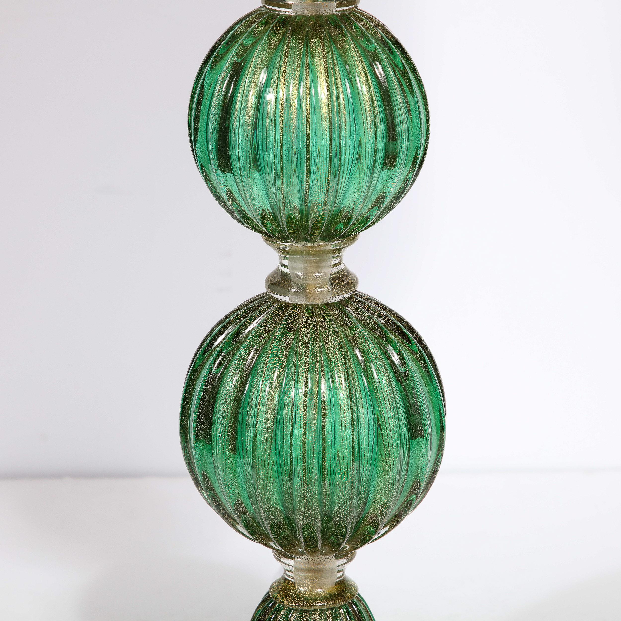 XXIe siècle et contemporain Lampes de bureau modernistes en verre de Murano soufflé à la main en vert émeraude avec des touches d'or 24 carats en vente