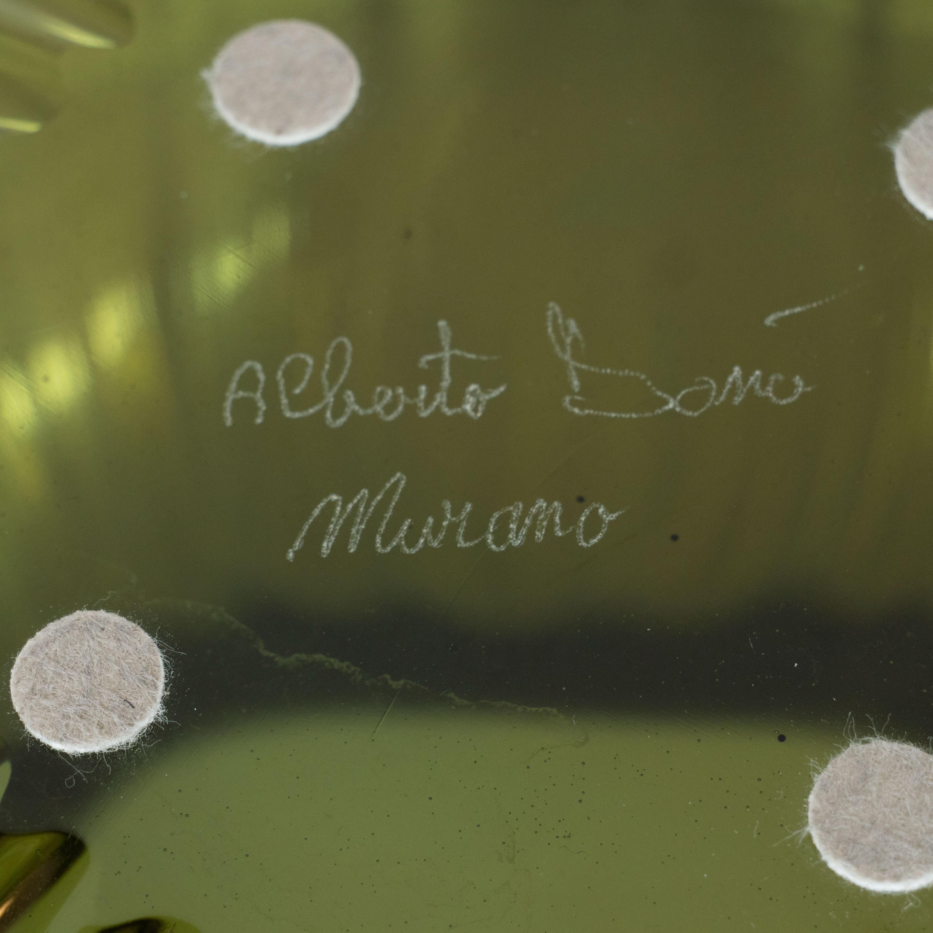 Dekorative Schale aus mundgeblasenem Muranoglas mit geripptem, geräuchertem Smaragd im Angebot 1