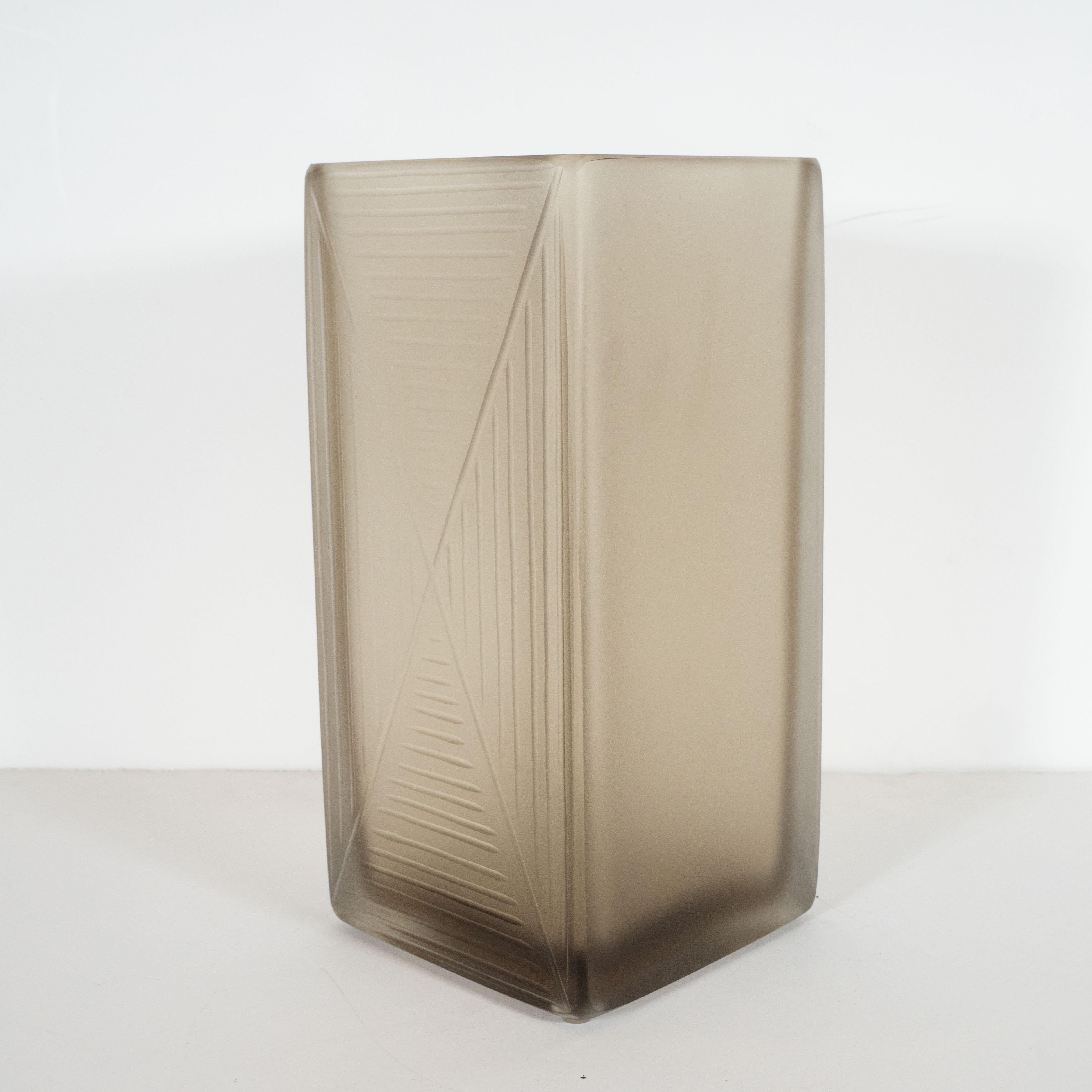 Modernist Handblown Murano Smoked Topaz Glass Vase with Linear Detailing im Zustand „Hervorragend“ in New York, NY