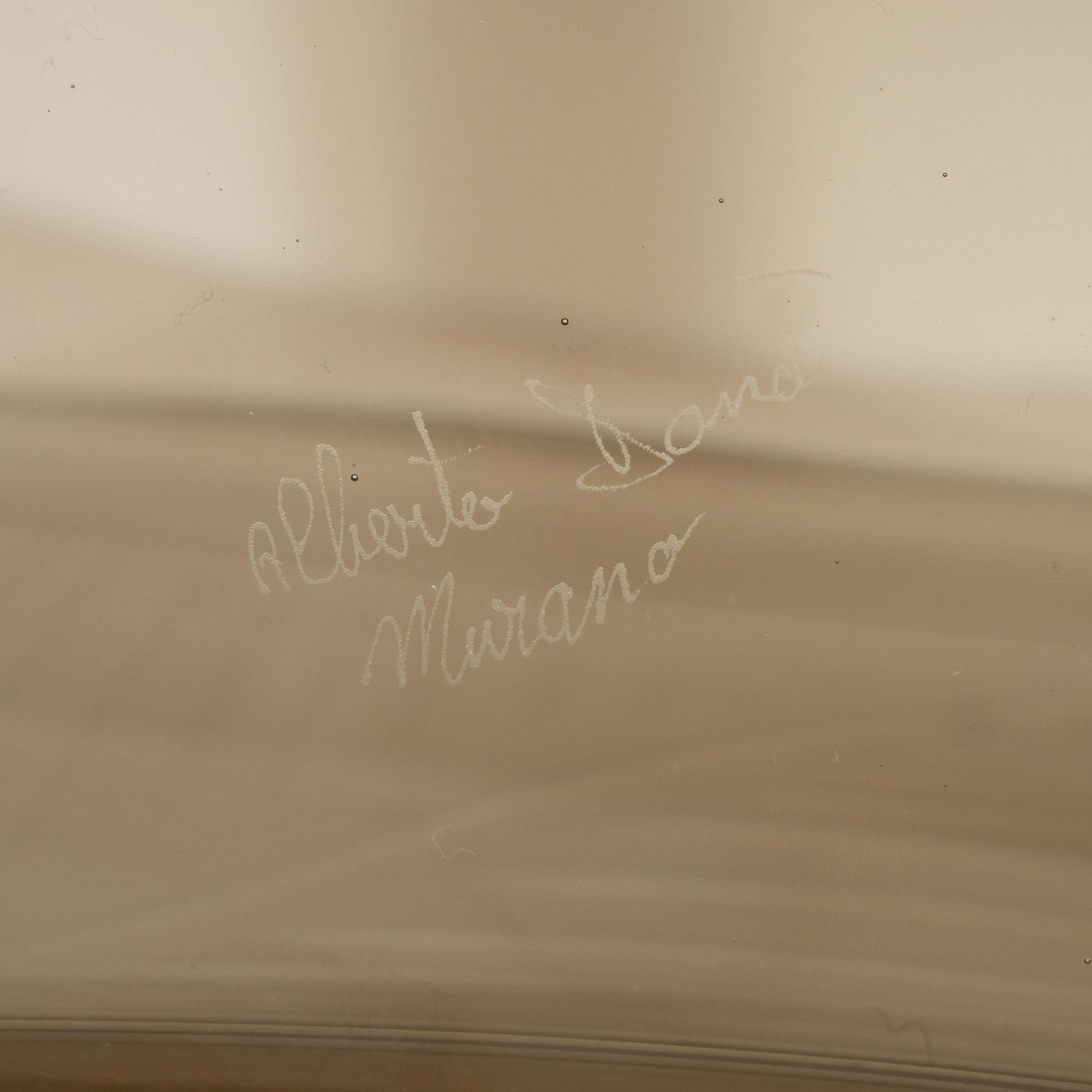 Modernistische mundgeblasene Muranoglasvase aus geräuchertem Topas mit Reliefverzierung im Angebot 2