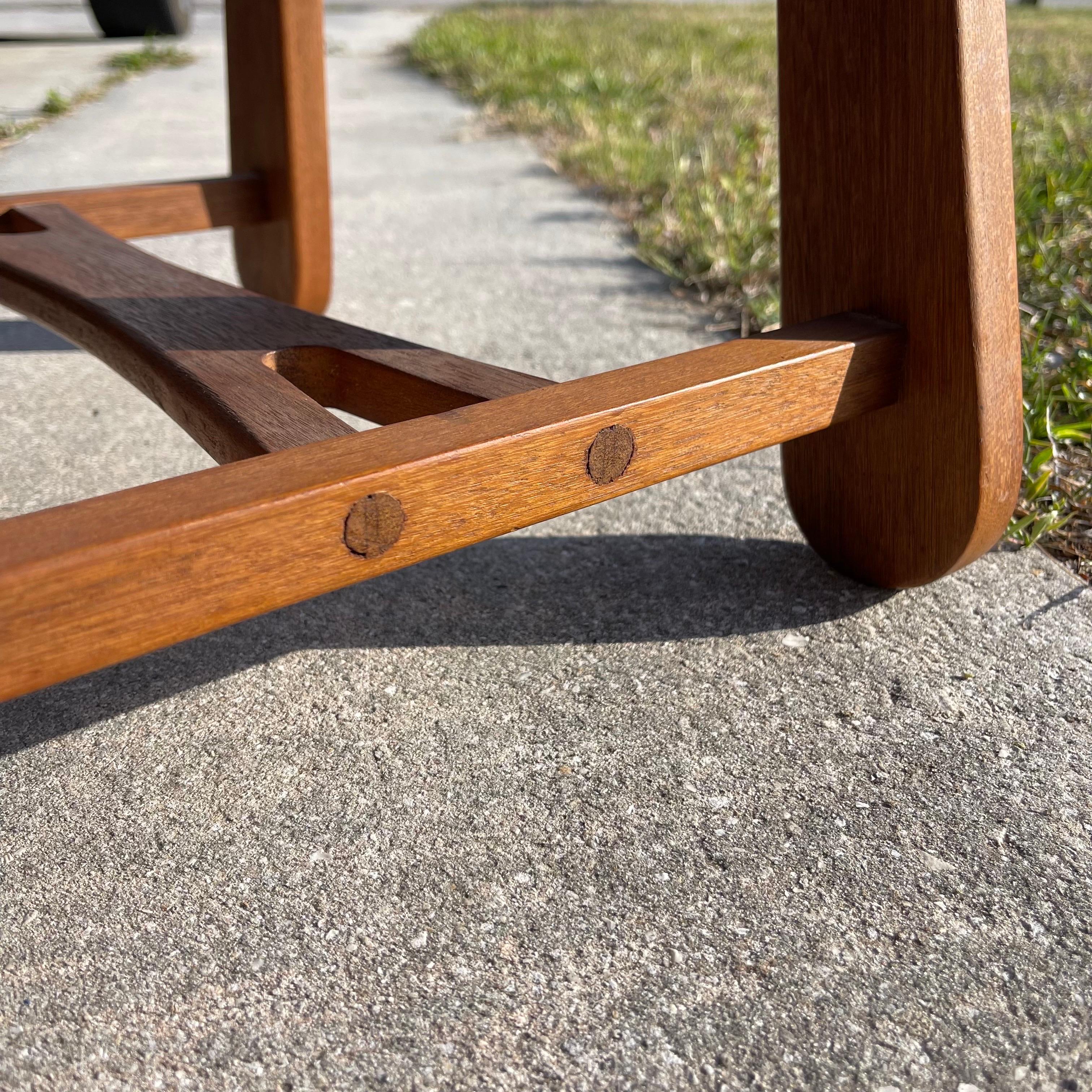 Taburete Bajo de Teca y Caña Hecho a Mano Modernista Pies Taburete Otomano en Bueno estado para la venta en Jensen Beach, FL