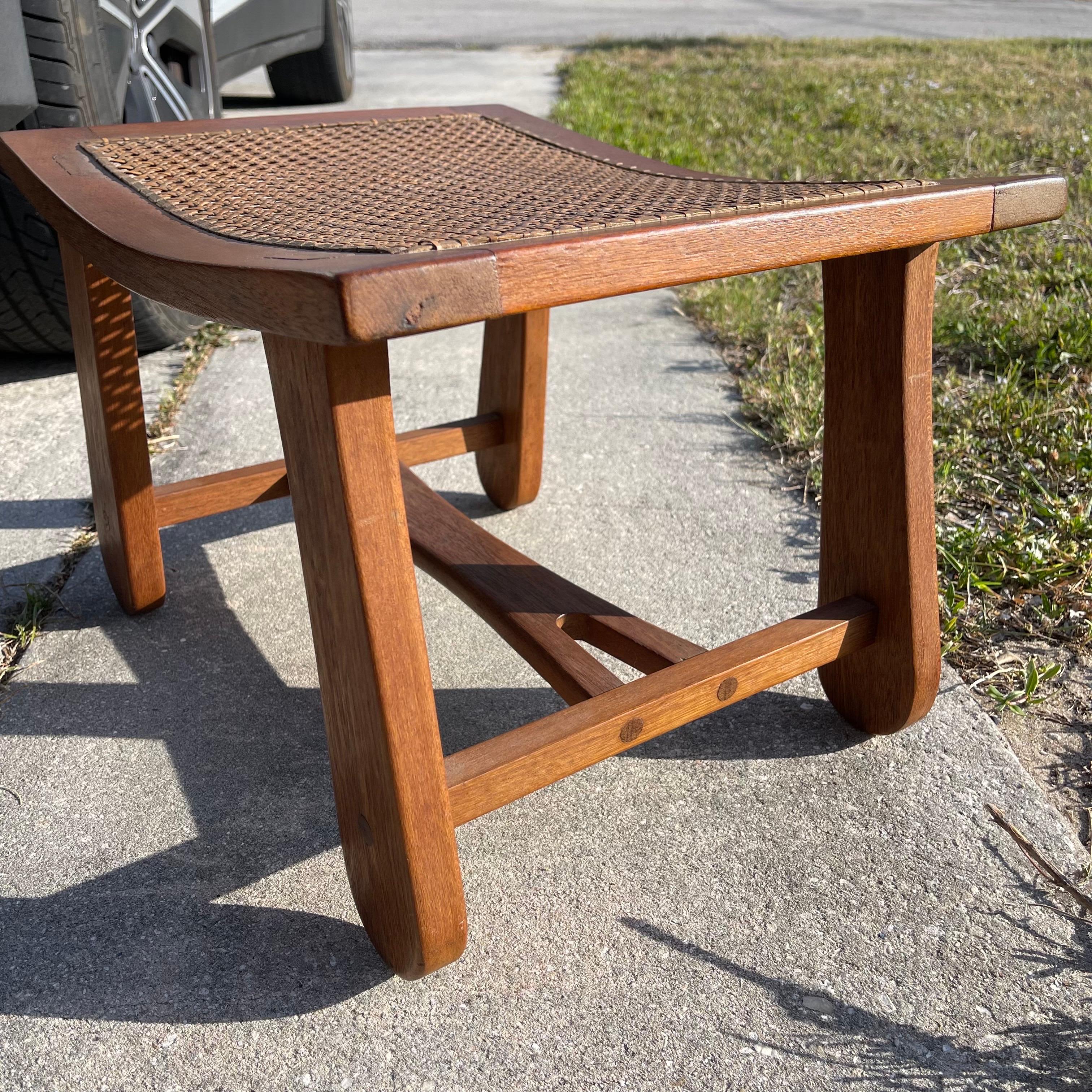 Taburete Bajo de Teca y Caña Hecho a Mano Modernista Pies Taburete Otomano en venta 5