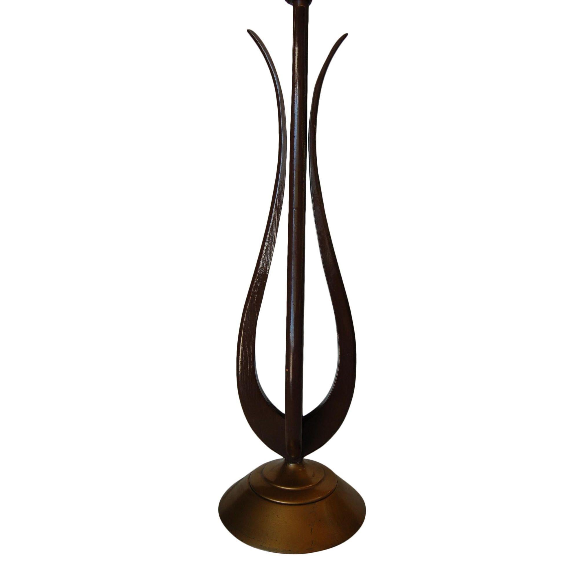 Mid-Century Modern Modernist Harp Shaped Sculptural Walnut and Brass Tone Table Lamp, Pair For Sale