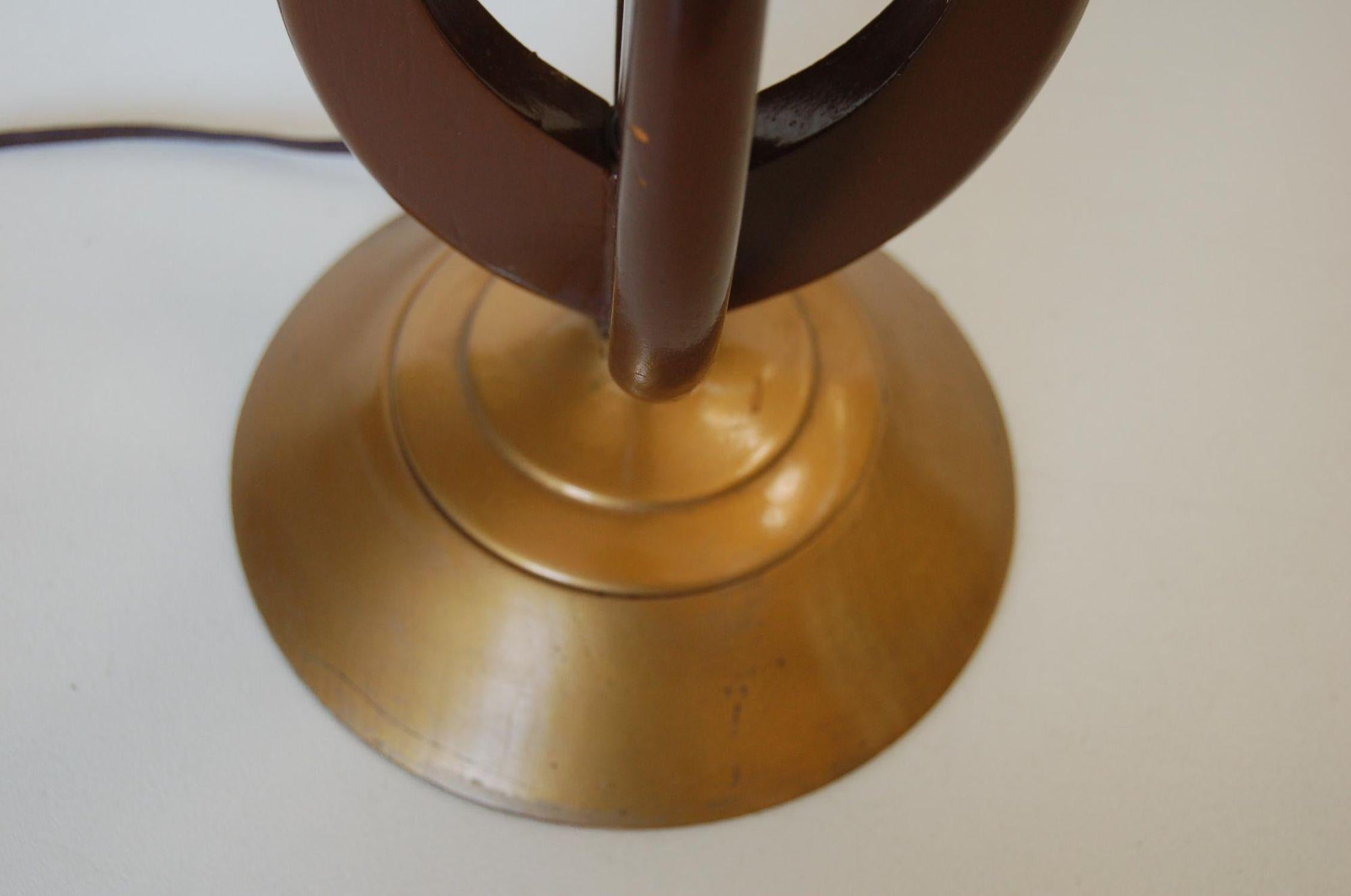 Mid-20th Century Modernist Harp Shaped Sculptural Walnut and Brass Tone Table Lamp, Pair For Sale