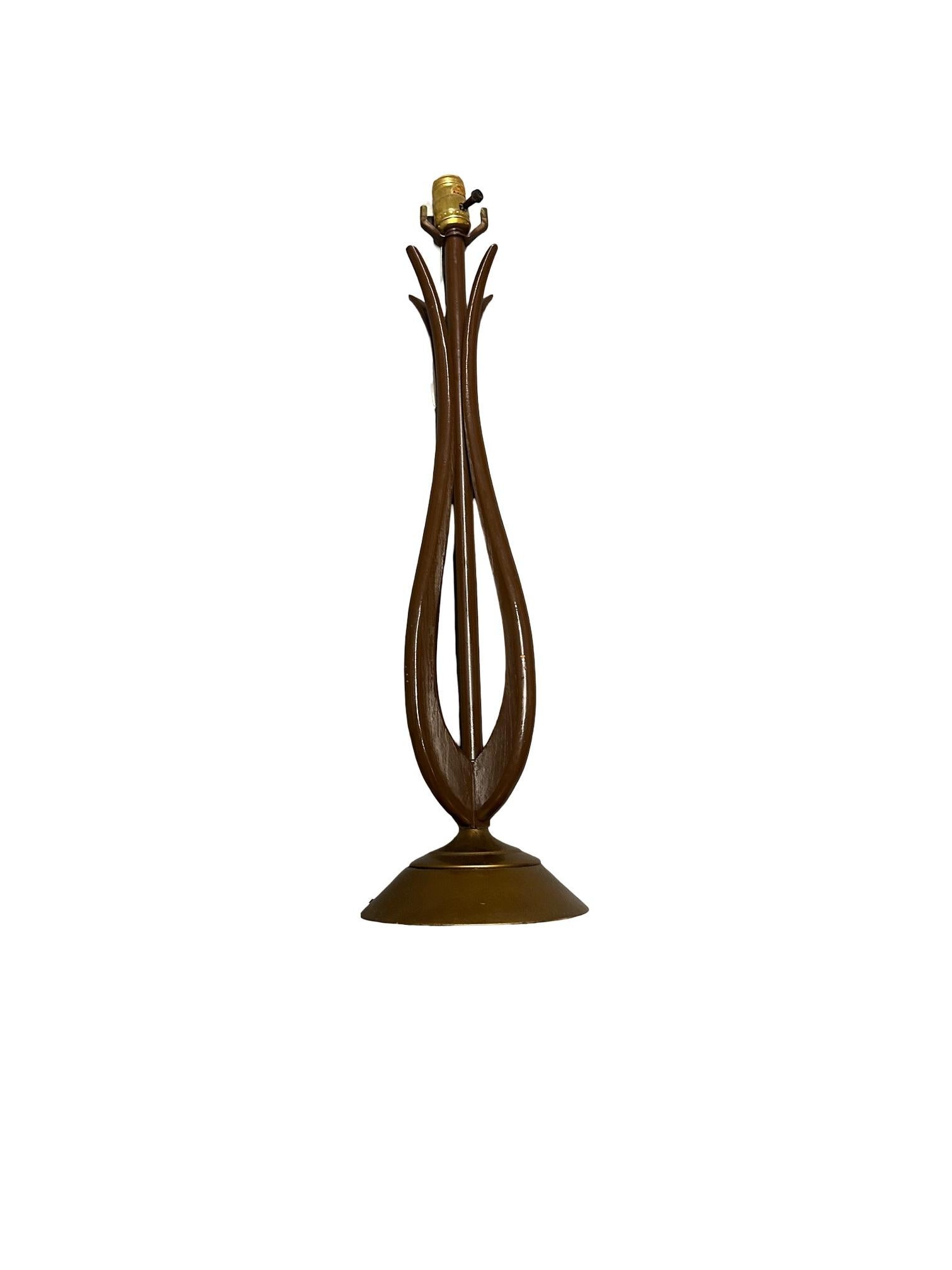 Modernist Harp Shaped Sculptural Walnut and Brass Tone Table Lamp, Pair For Sale 1