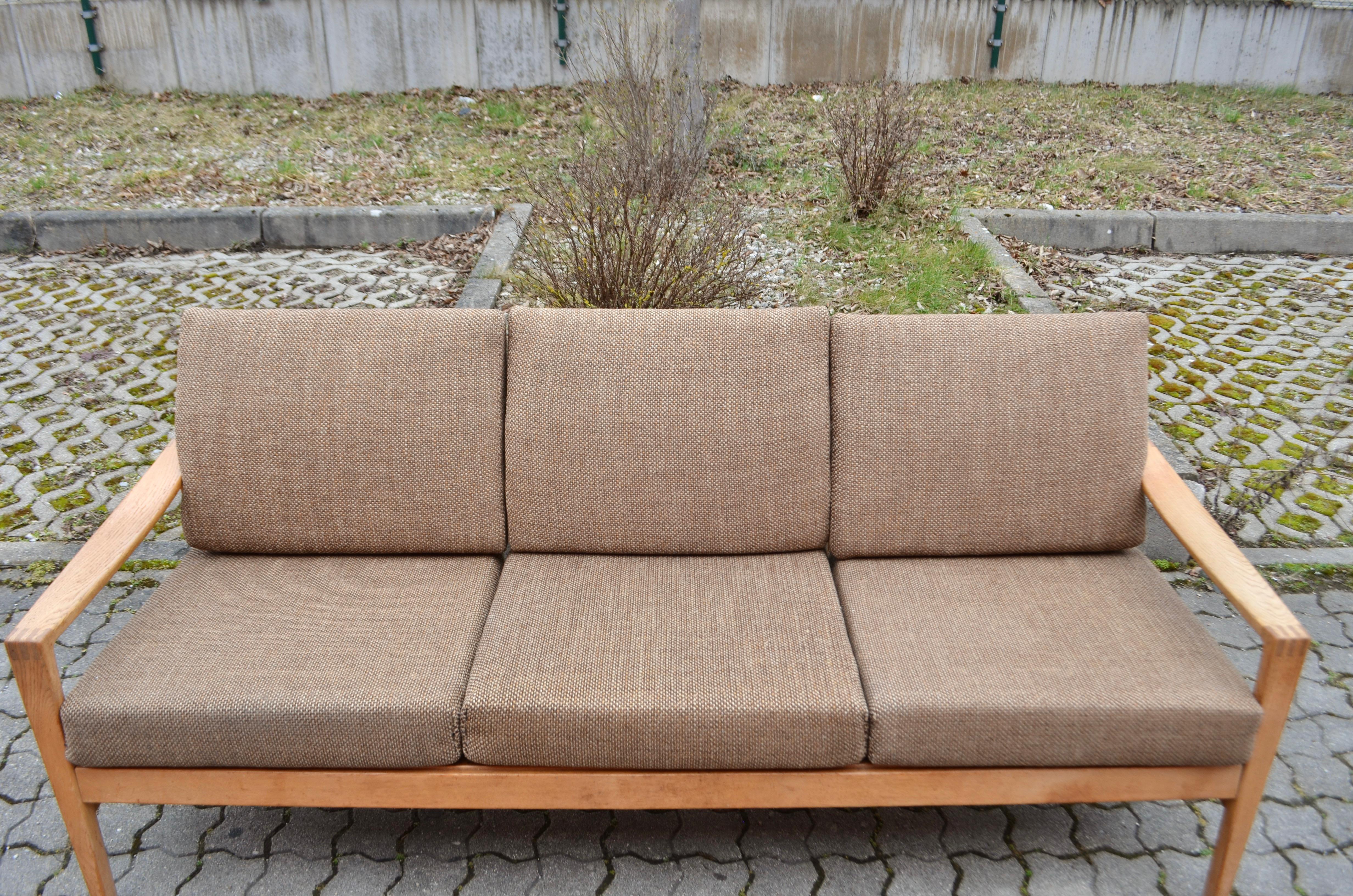 Modernist Hartmut Lohmeyer Oak Sofa for Wilkhahn Midcentury In Good Condition For Sale In Munich, Bavaria
