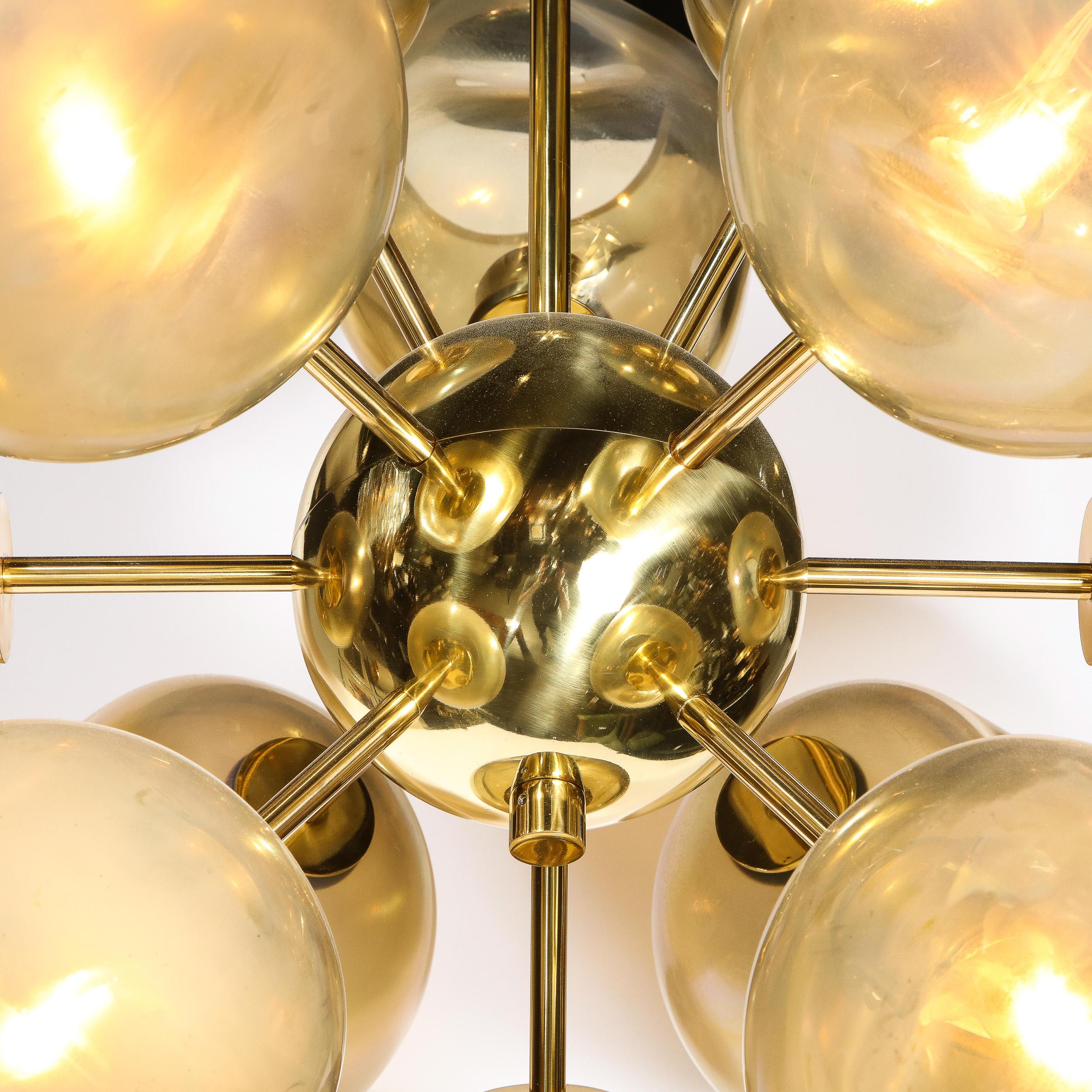 Modernistischer Kronleuchter „Helios“ aus Messing mit mundgeblasenen Muranoglas-Rauchglas-Schirmen im Angebot 11
