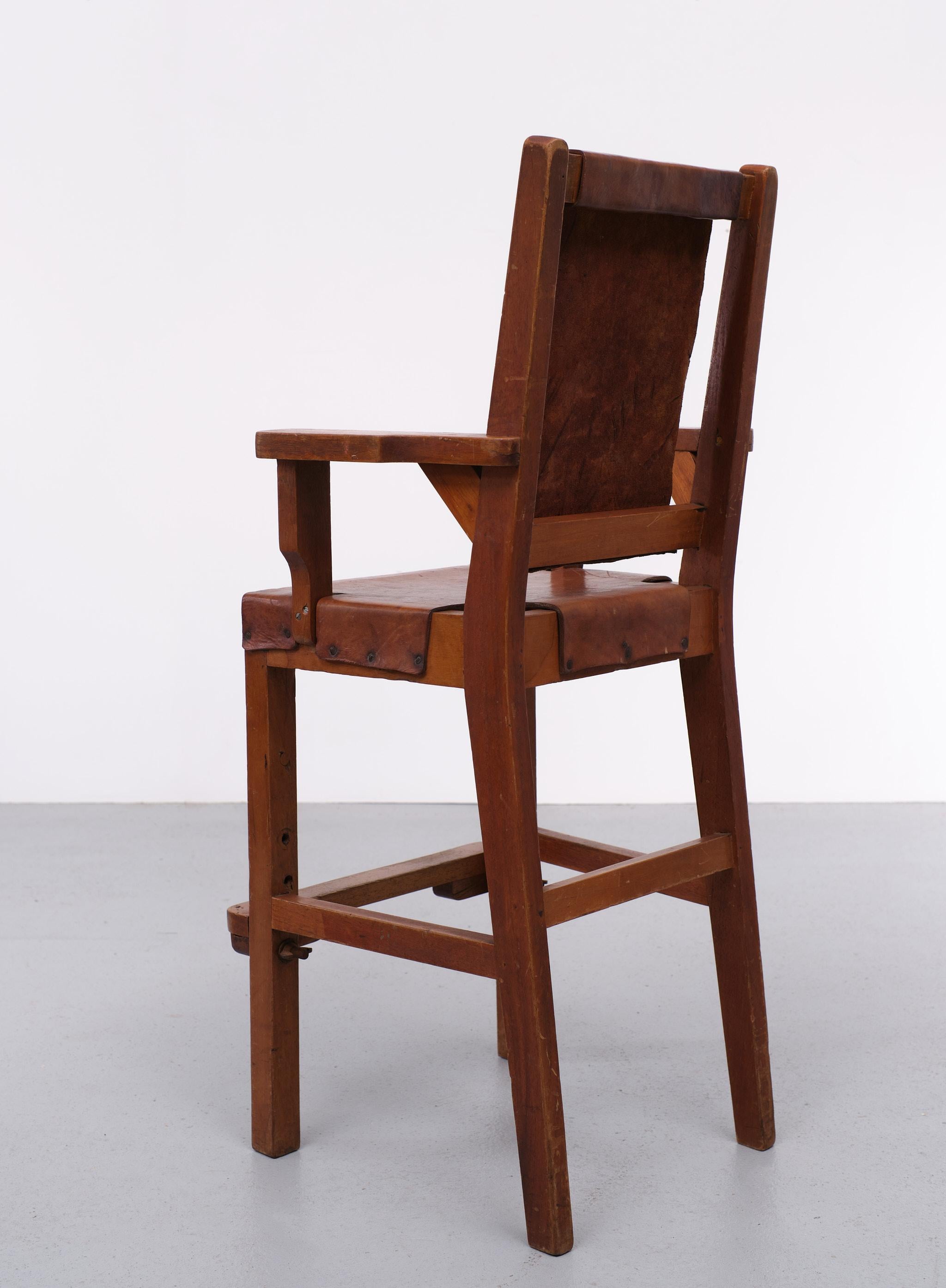 Modernist Hochstuhl  Gerrit Rietveld Stil 1940er Jahre Niederländisch  (Holz) im Angebot