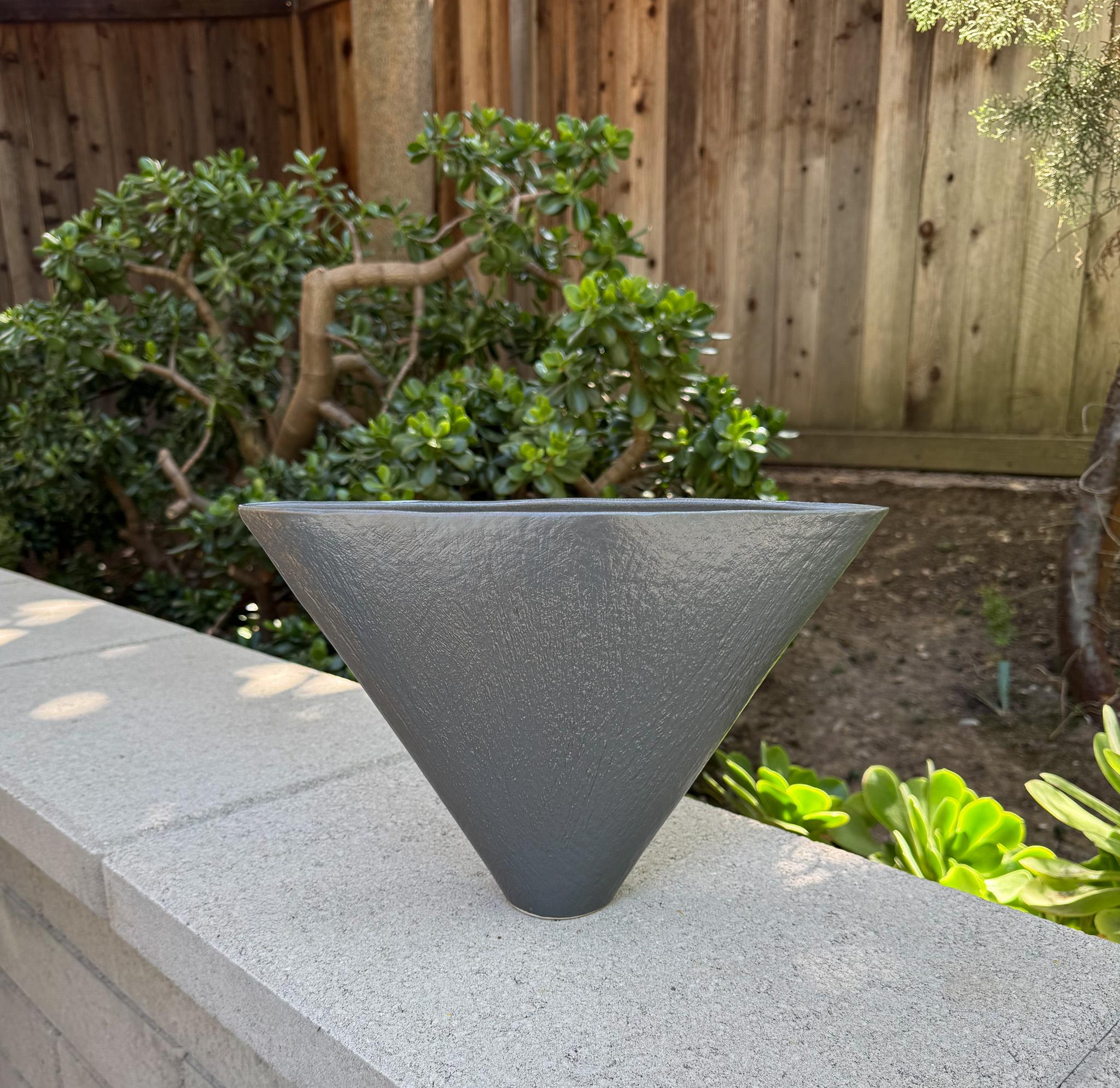 Modernist Ikebana Ceramic Vase, Japan, 20th Century in vendita 1