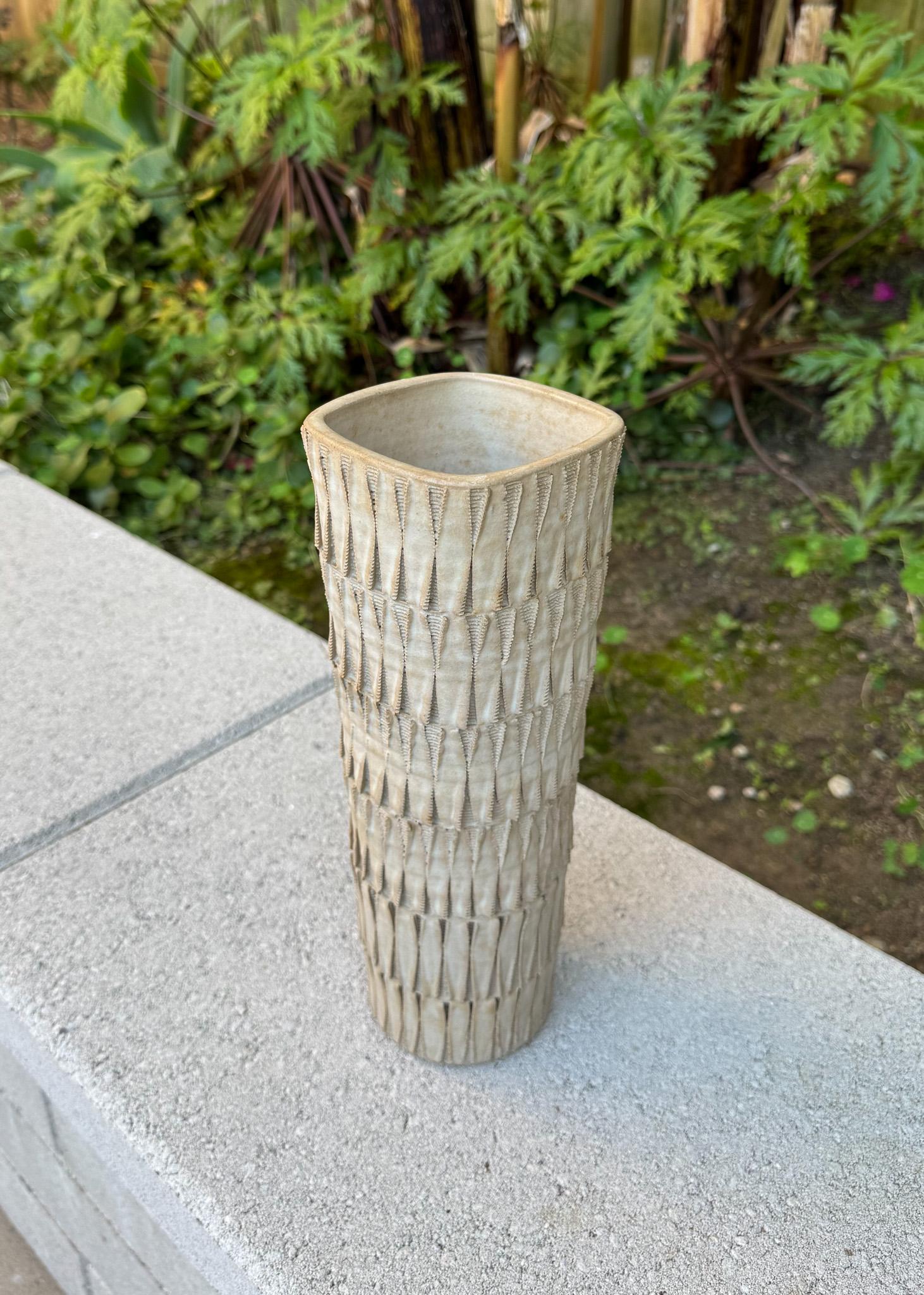 Vaso modernista in ceramica Ikebana, Giappone, c.1970.