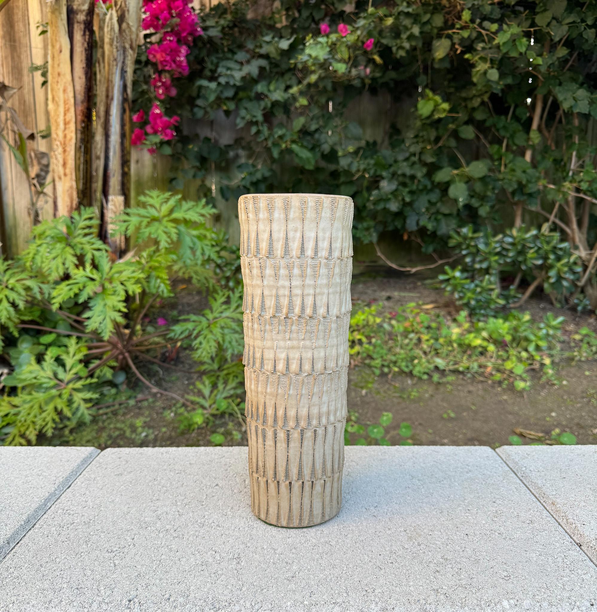 Mid-Century moderno Vaso modernista in ceramica Ikebana, Giappone, 1970 ca. in vendita