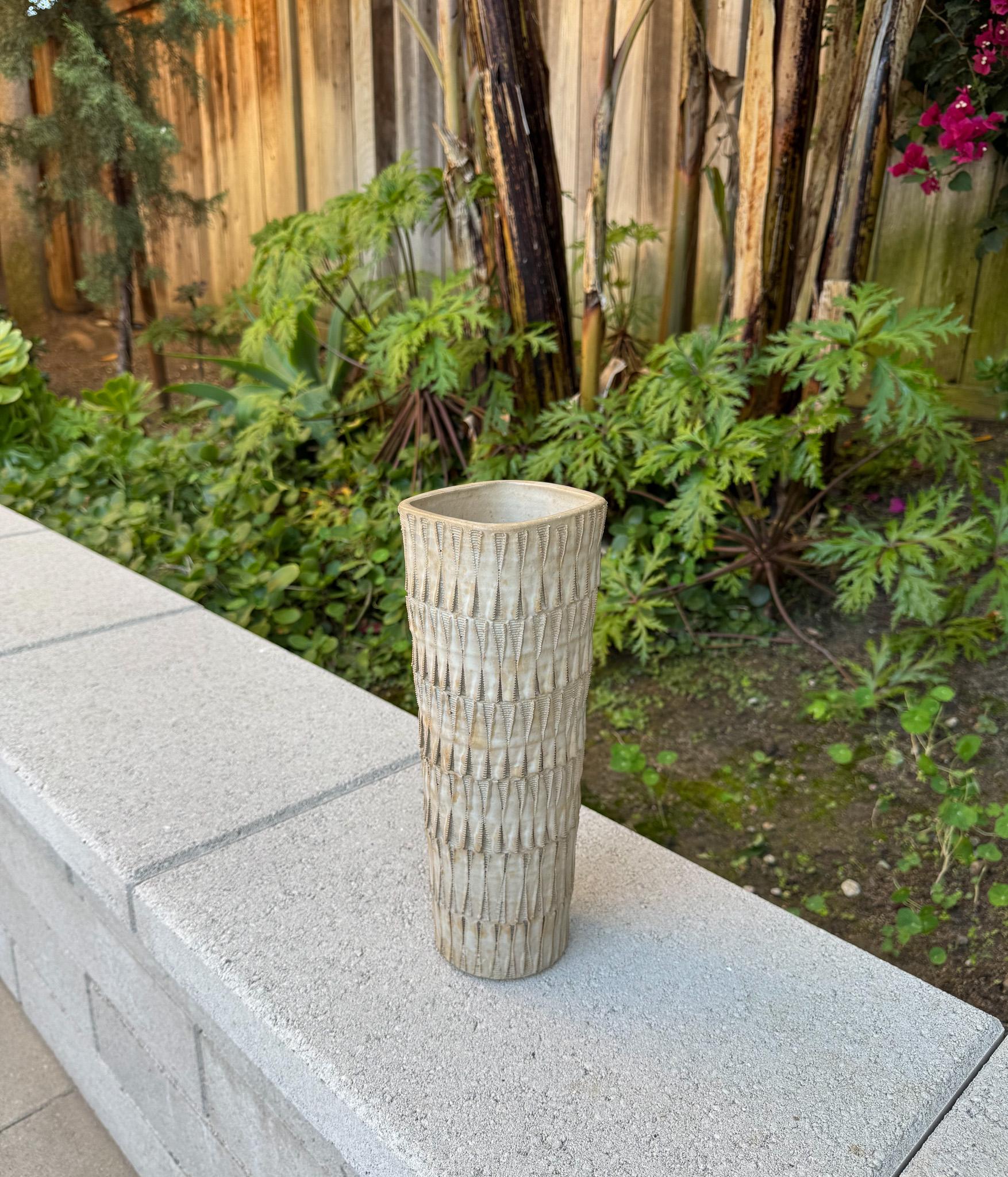 XX secolo Vaso modernista in ceramica Ikebana, Giappone, 1970 ca. in vendita