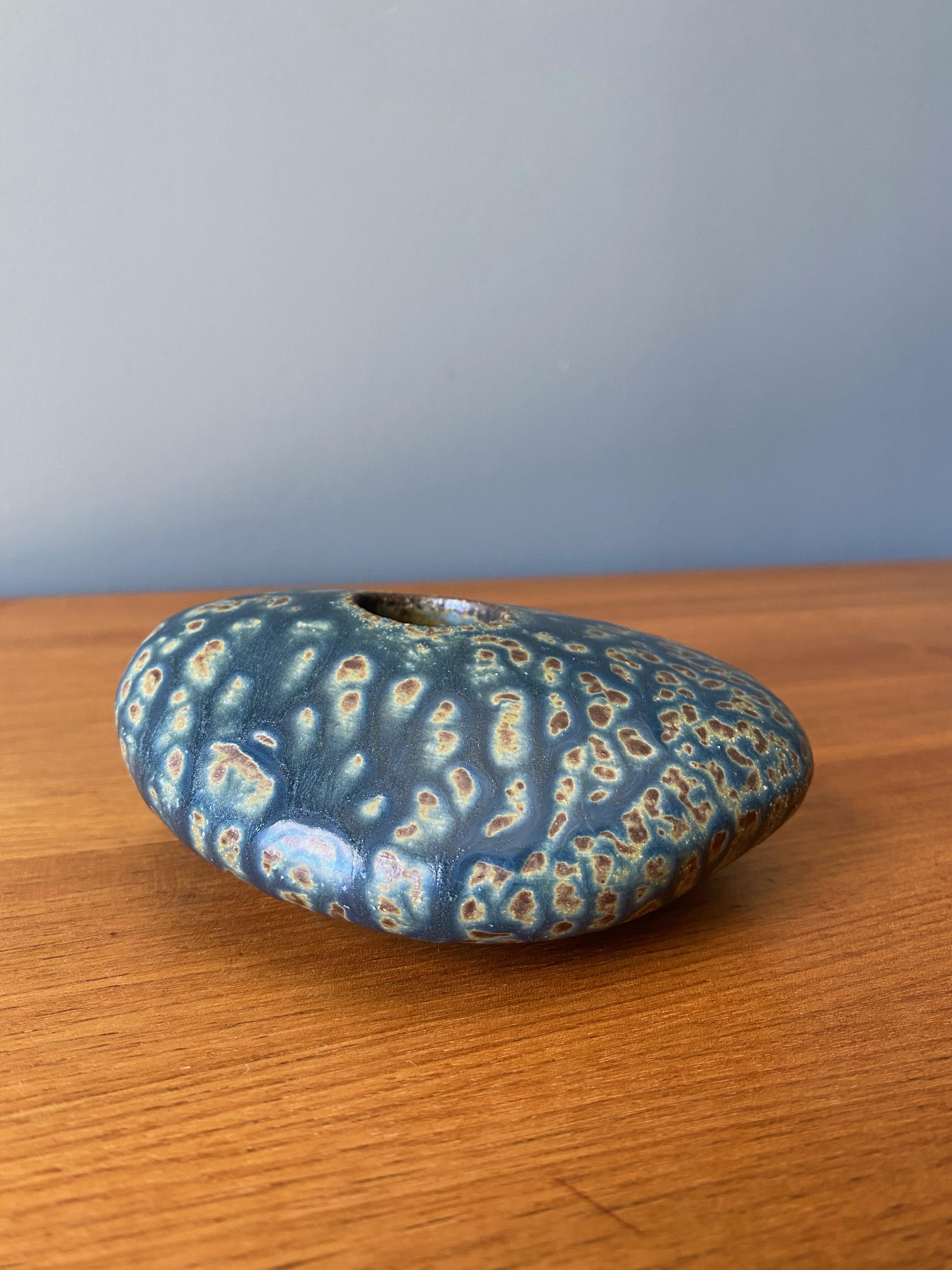 Modernist Ikebana Pottery Vase, Signed Craig Easter, exceptional shape with glaze finish.