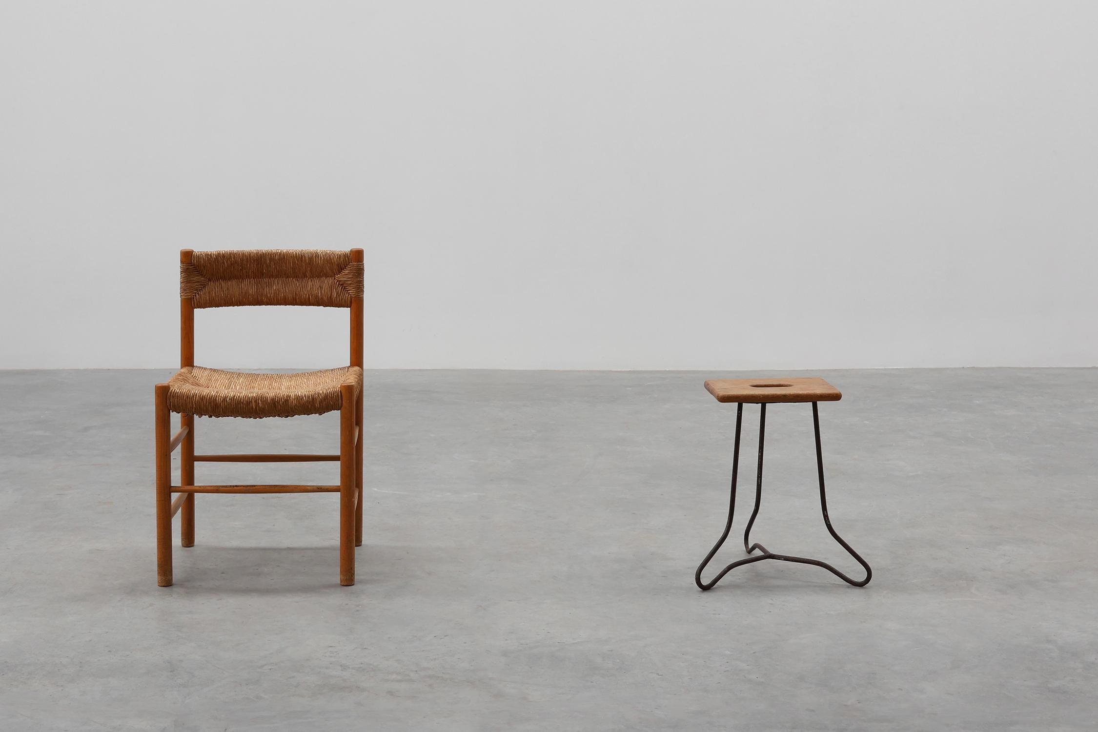 Taburete industrial modernista de hierro y listones partidos de roble, Francia ca. 1910 en venta 2