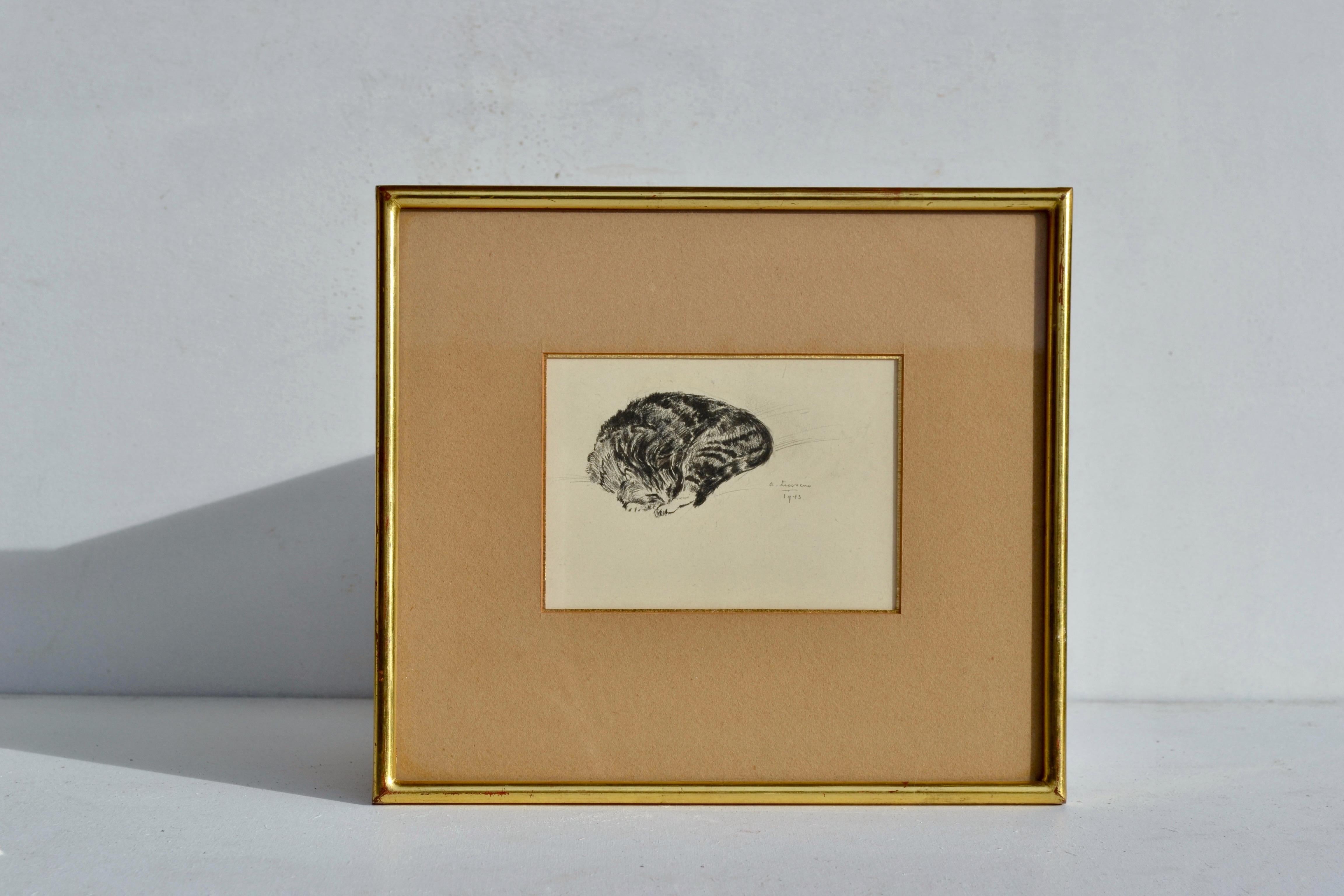 Un dessin à l'encre délicat et intime capturant la grâce sereine d'un chat endormi, exécuté avec une économie de trait raffinée rappelant le modernisme belge du début du XXe siècle. Dans l'esprit de Jean Cocteau et du modernisme poétique du milieu