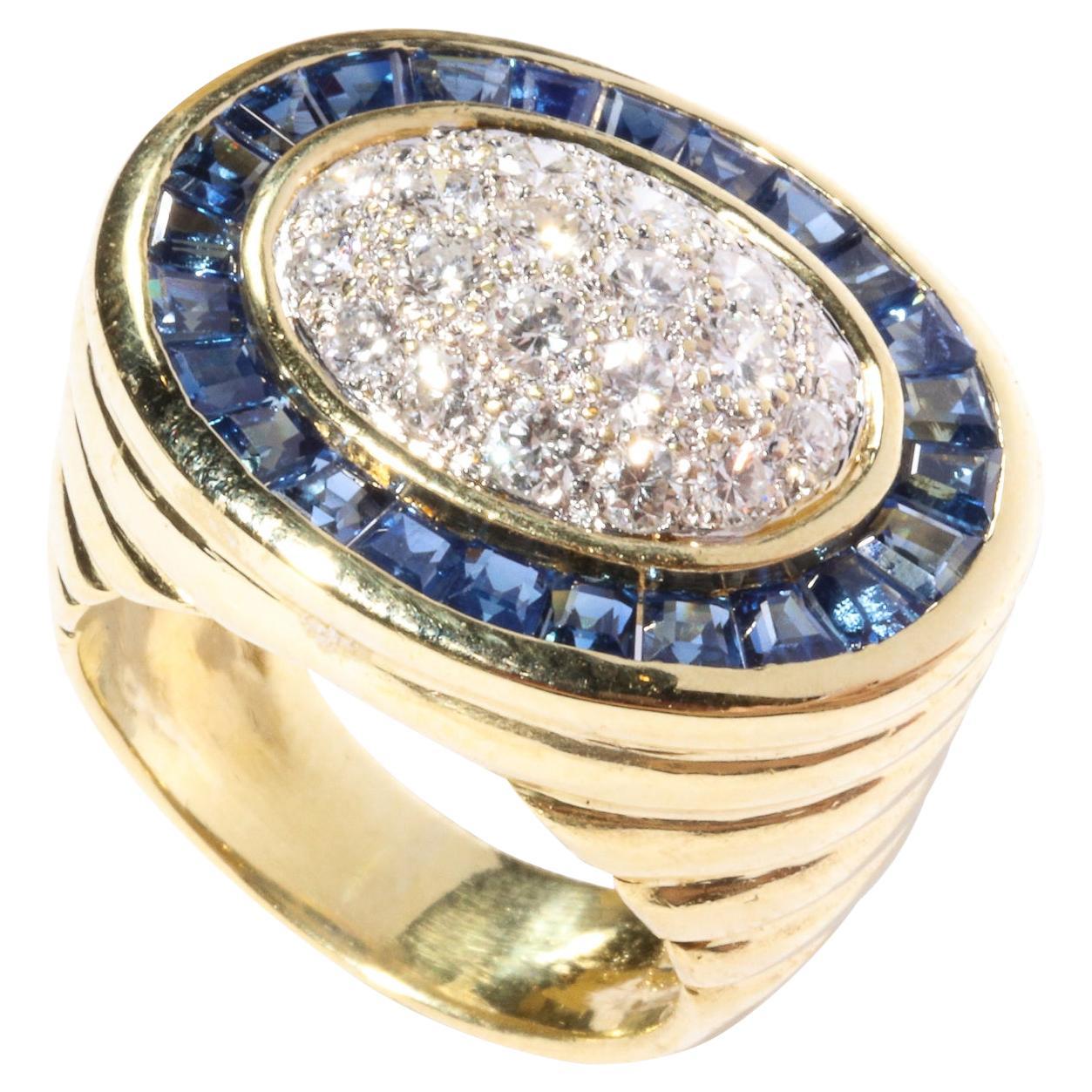 Modernistischer Ring aus Gold mit unsichtbar gefasstem Saphir, Diamant und Gold