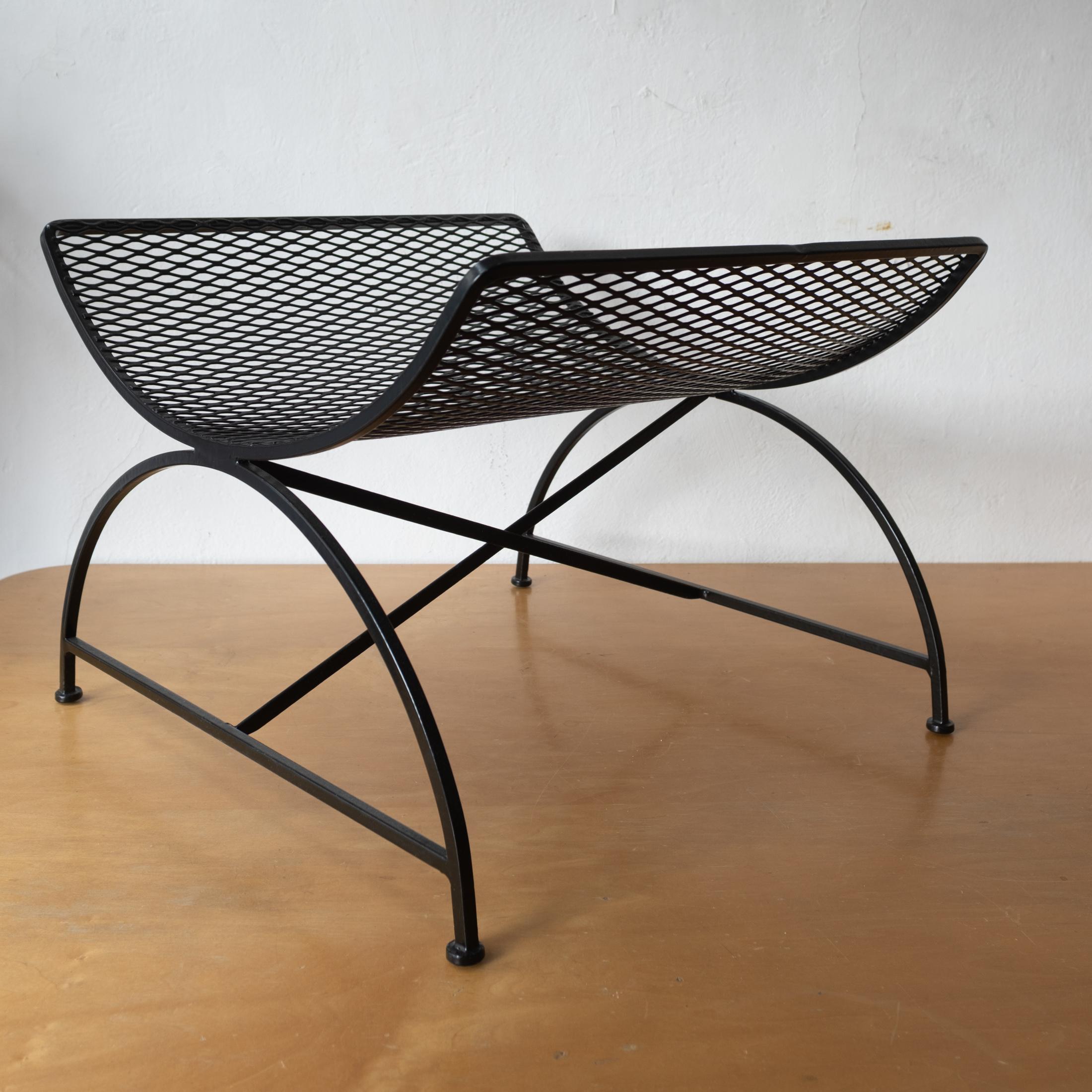 Mid-Century moderno Modernist Iron and Expanded Metal Catch All Magazine Holder or Log Holder 1950s in vendita