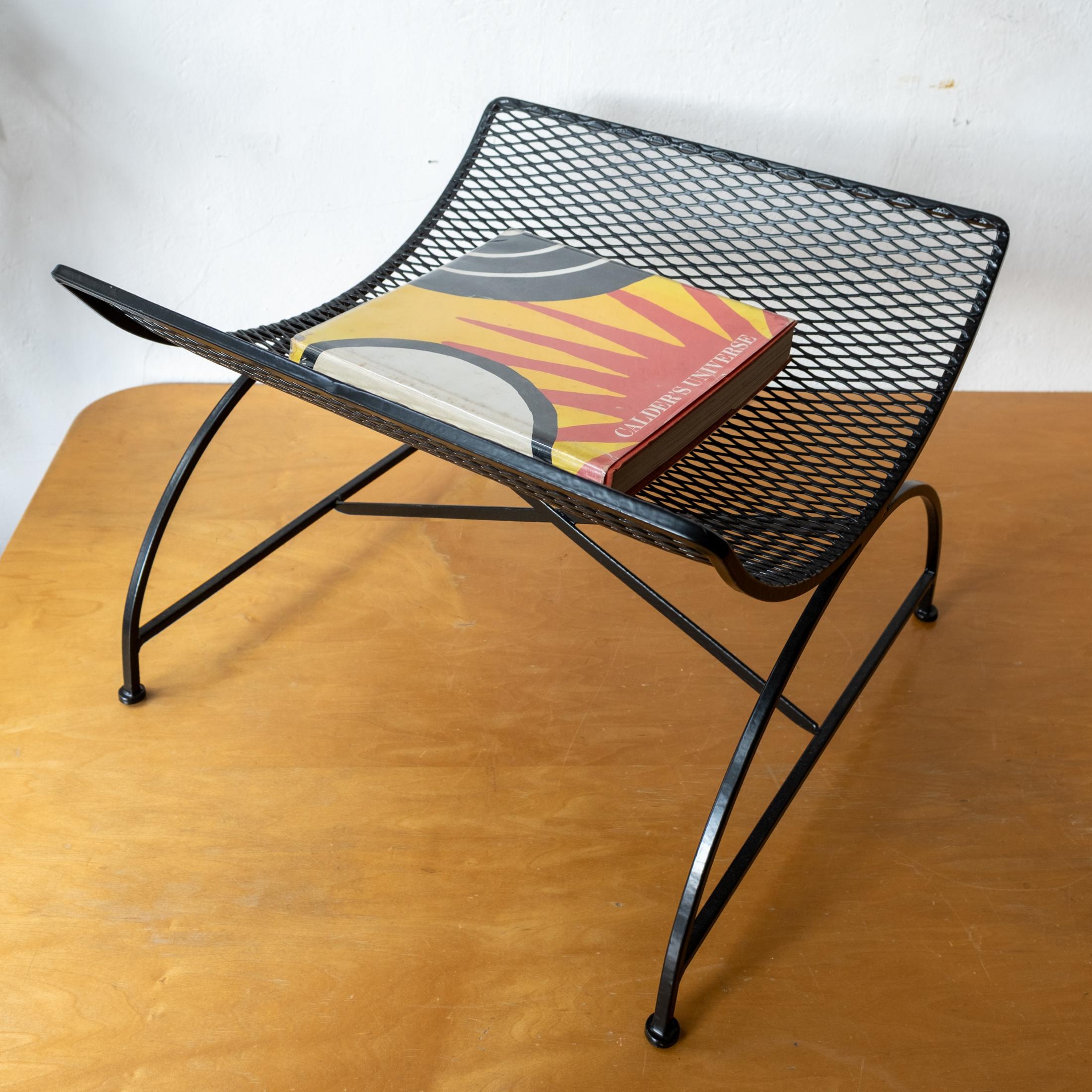Modernist Iron and Expanded Metal Catch All Magazine Holder or Log Holder 1950s In condizioni buone in vendita a San Diego, CA