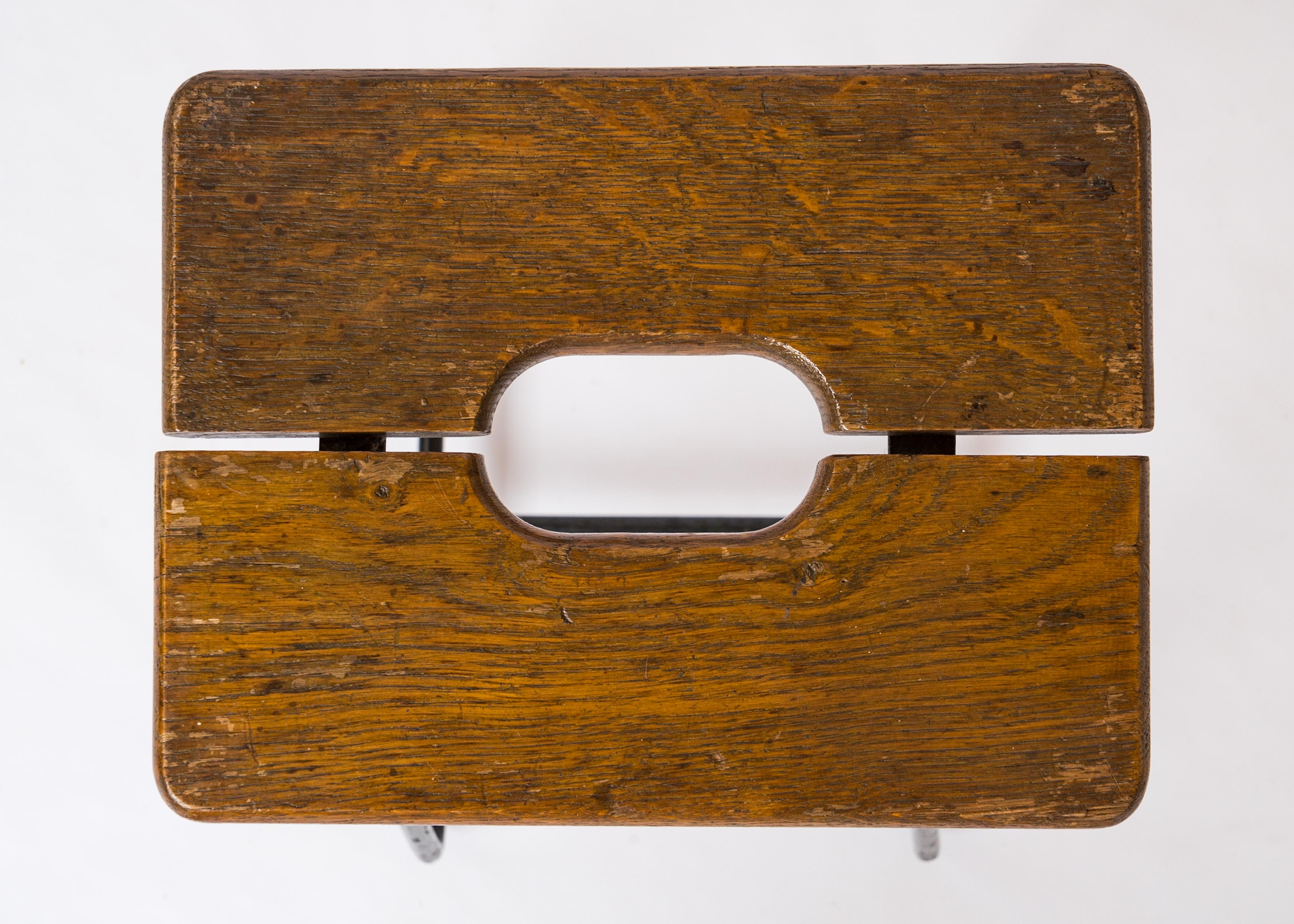 Taburete Modernista de Hierro y Lamas Partidas de Roble - Francia Años 60 en Bastante bueno estado para la venta en New York, NY