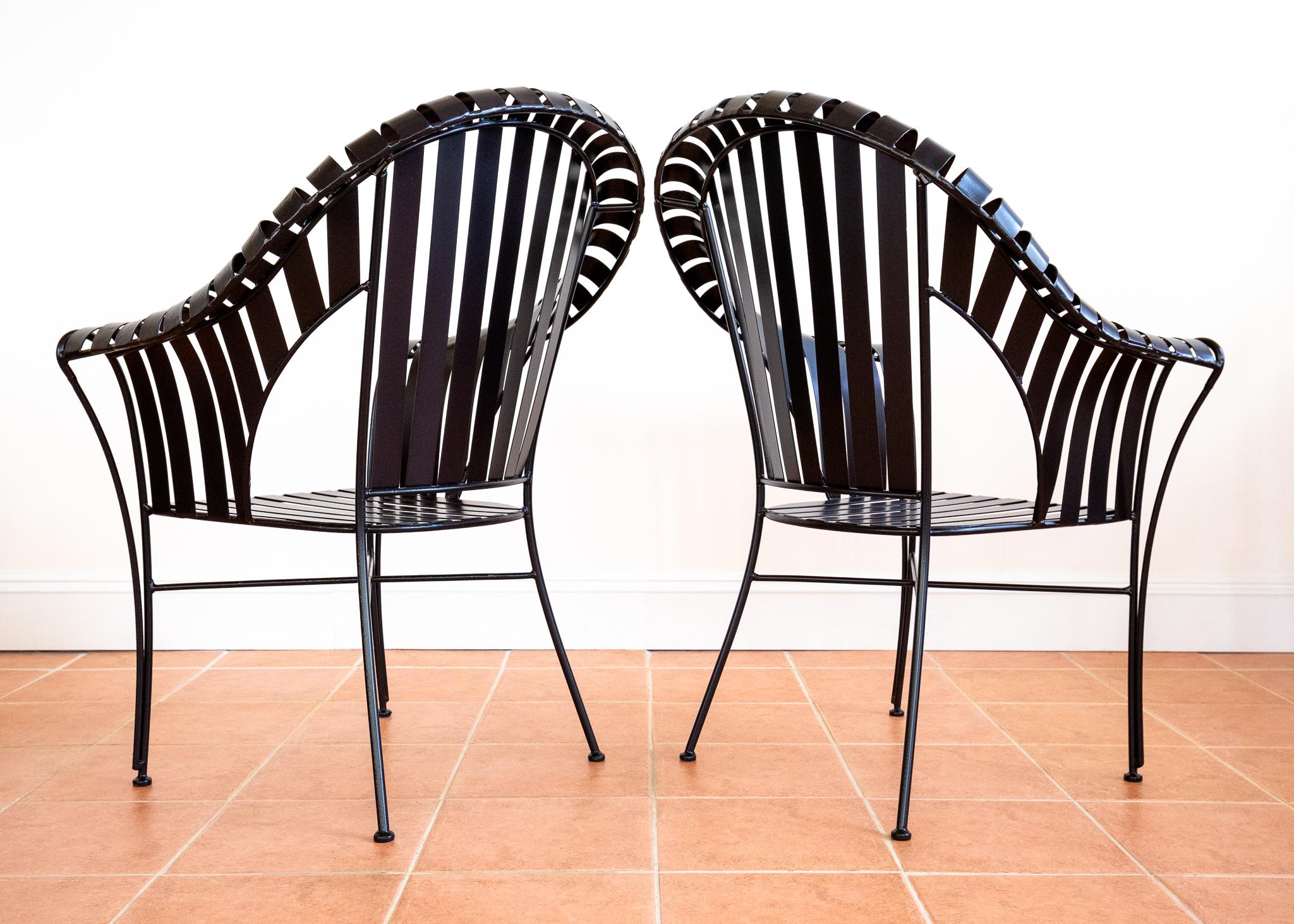 Mid-Century Modern Paire de fauteuils de jardin modernistes à sangles de fer des années 1980, style brutaliste MCM Salterini en vente