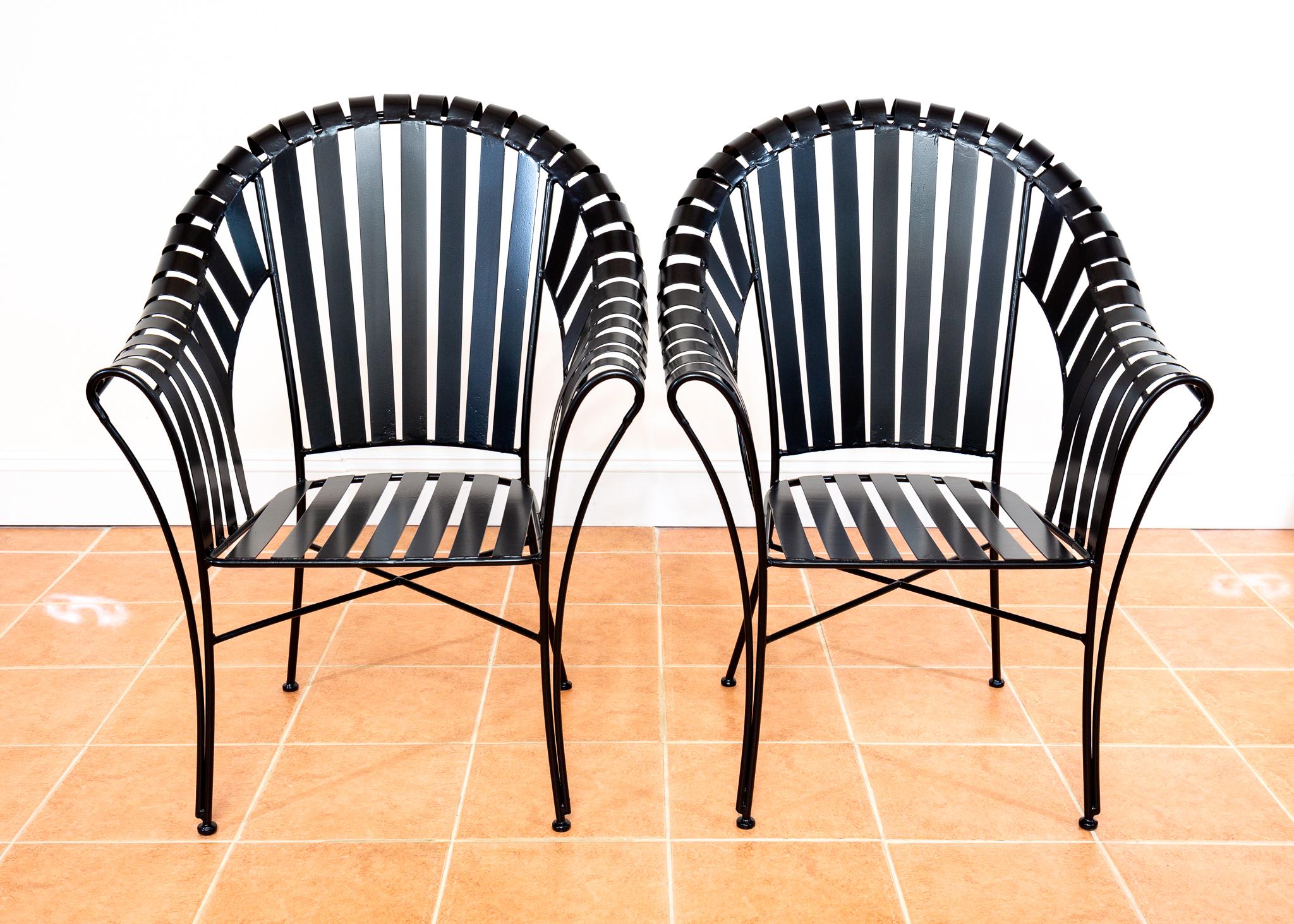 Européen Paire de fauteuils de jardin modernistes à sangles de fer des années 1980, style brutaliste MCM Salterini en vente