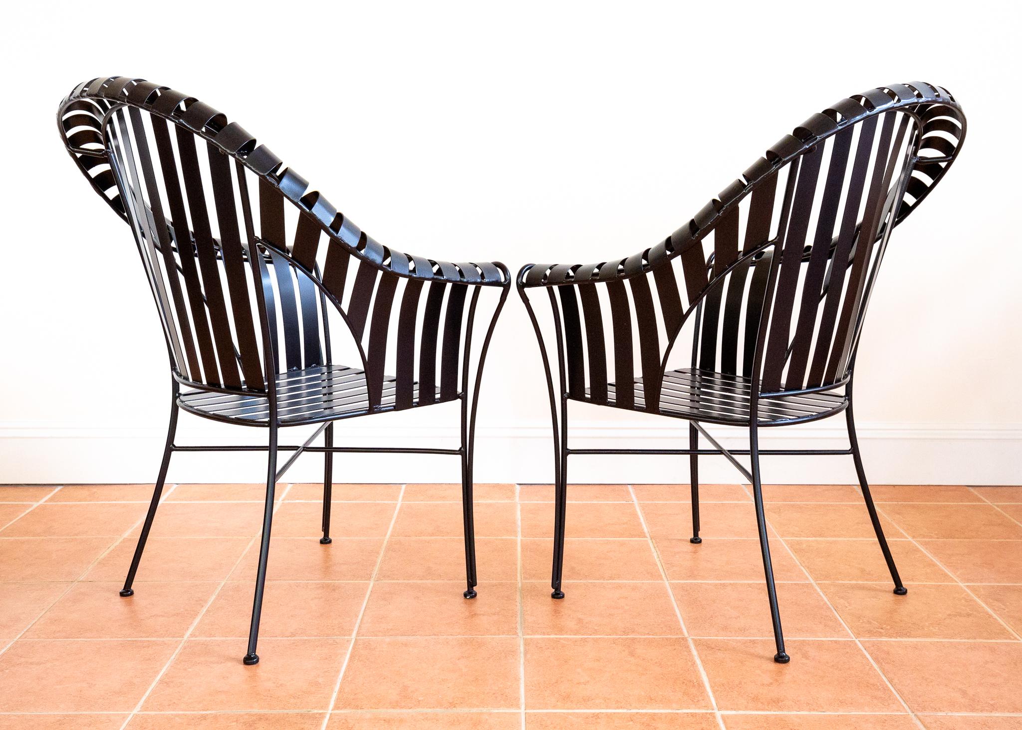 20ième siècle Paire de fauteuils de jardin modernistes à sangles de fer des années 1980, style brutaliste MCM Salterini en vente