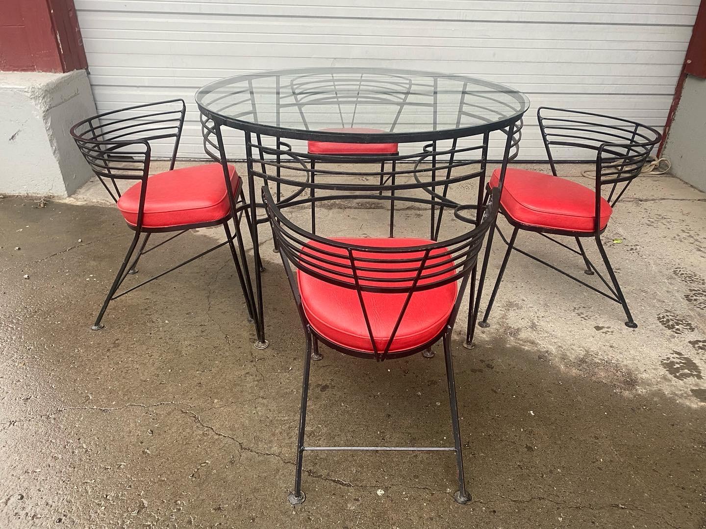 Mid-20th Century Modernist Iron Table and Chairs Attributed to John Salterini For Sale