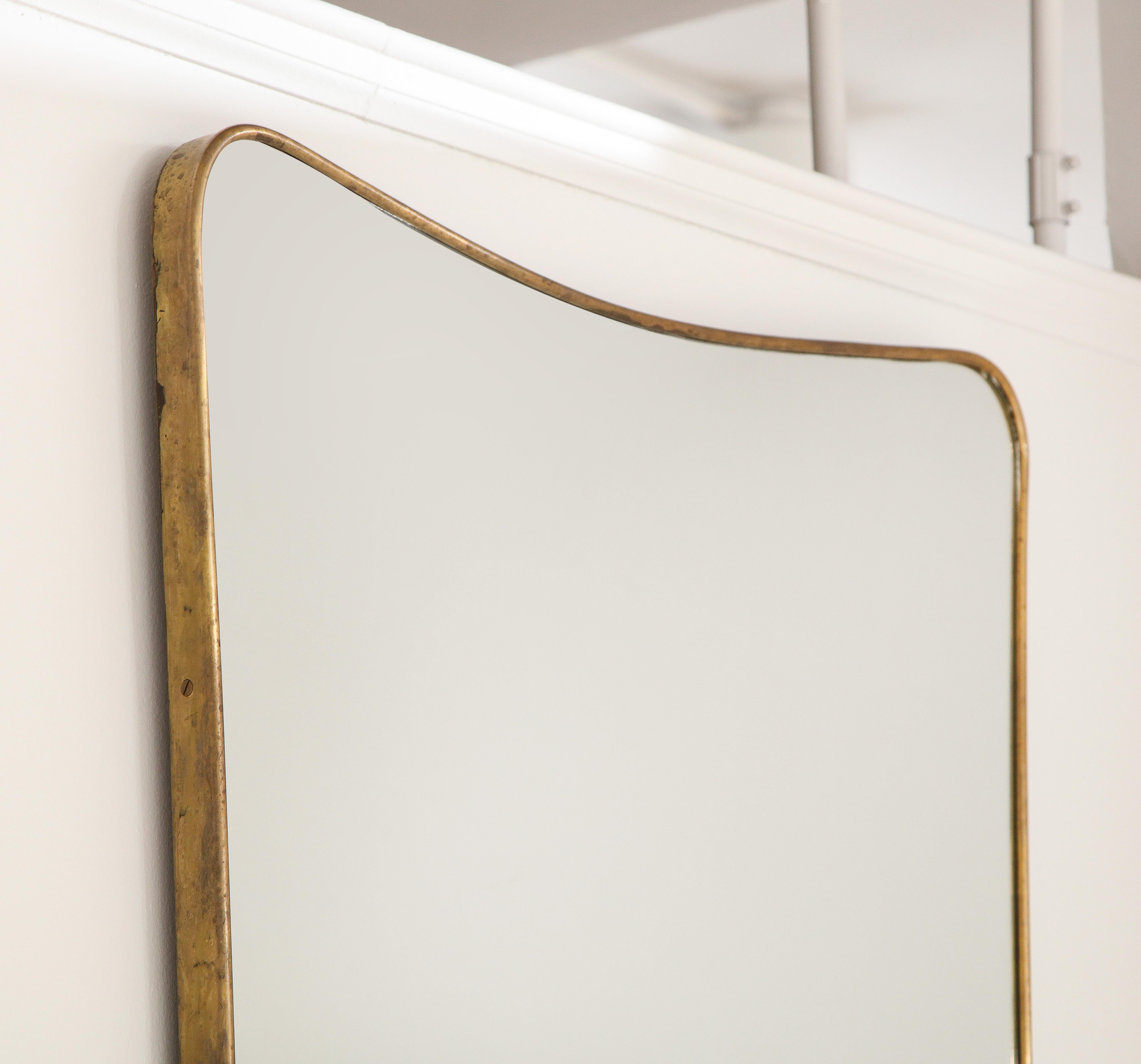 Miroir italien moderniste en forme de laiton des années 1950 en vente 4