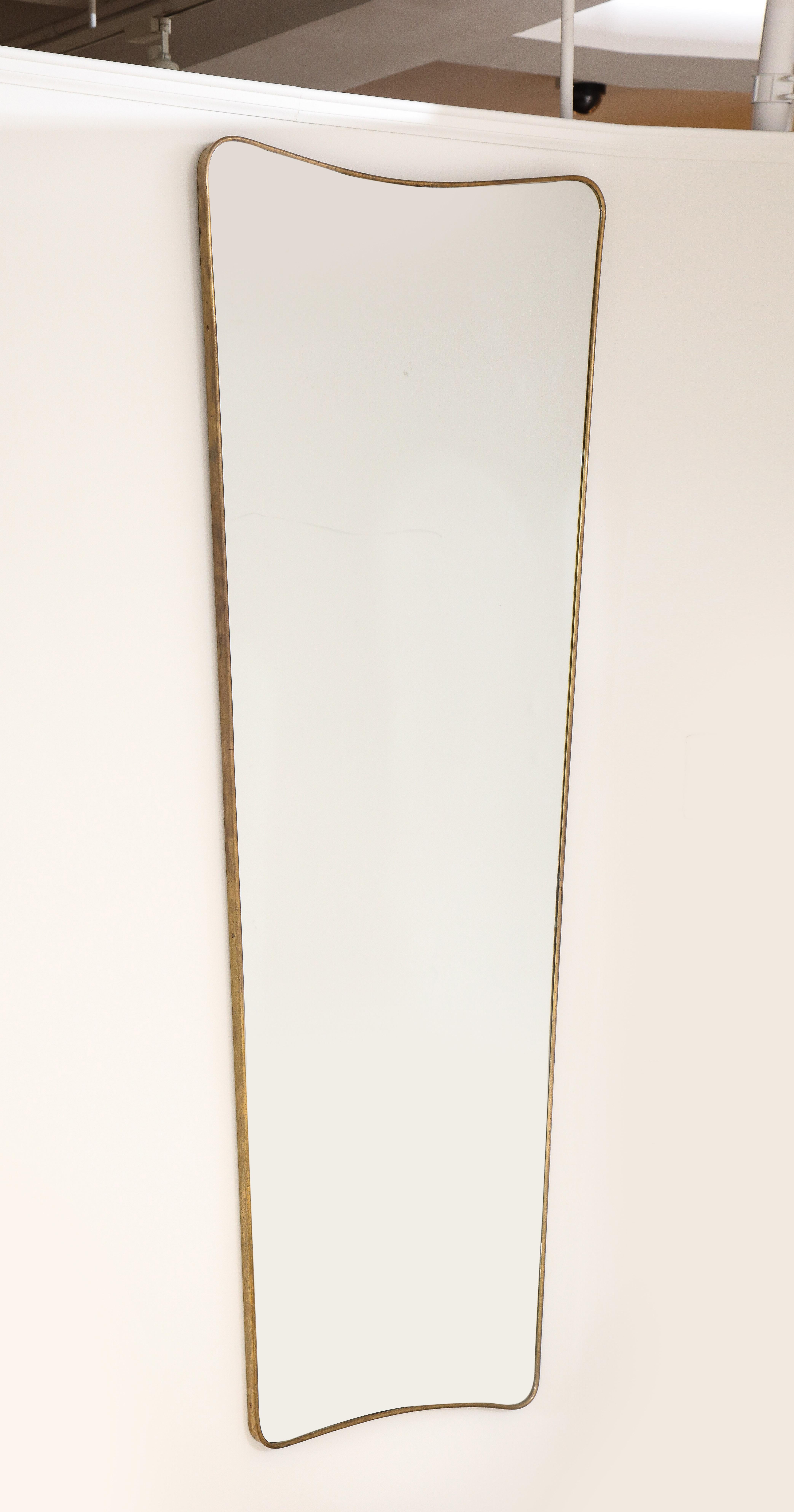 Miroir italien moderniste en forme de laiton des années 1950 en vente 2