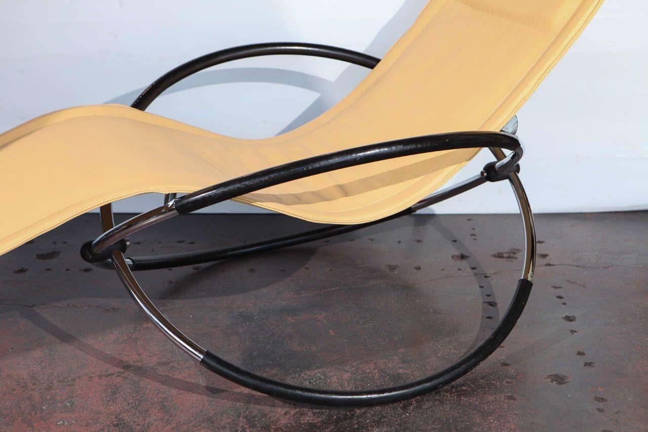 Modernist Italian Chaise Lounge In Good Condition For Sale In Los Angeles, CA