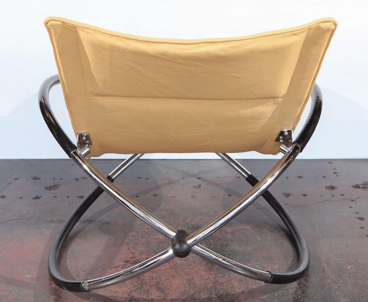 Modernistische italienische Chaise Lounge (Leder) im Angebot
