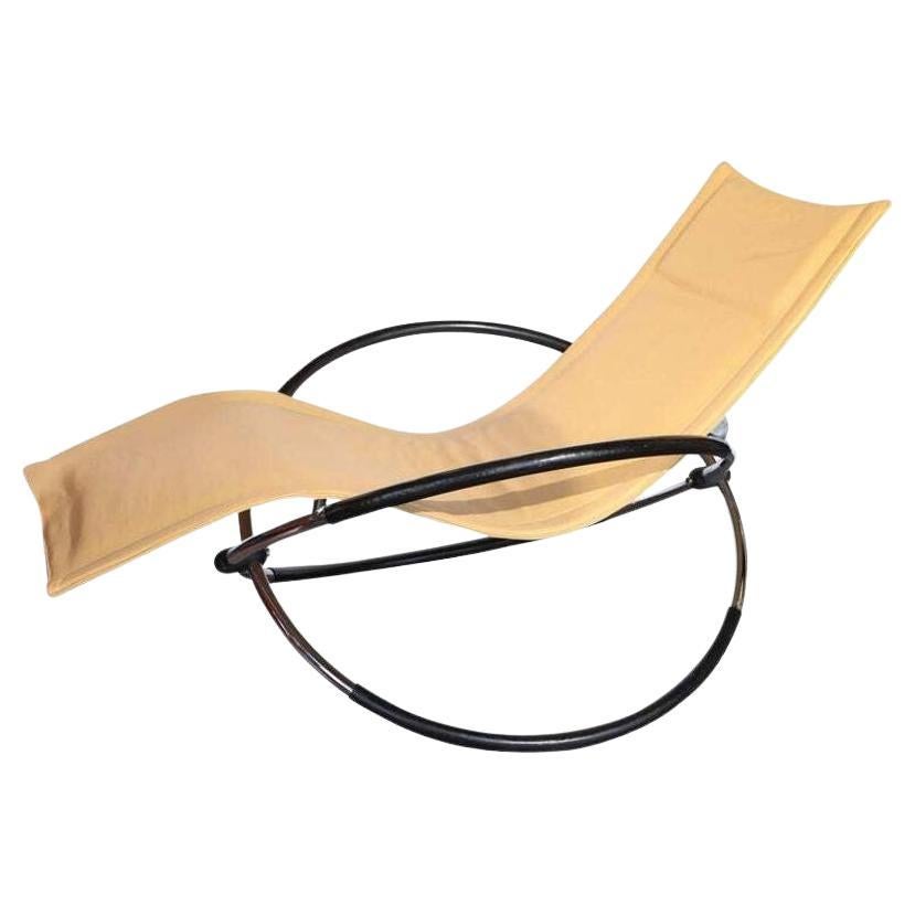 Modernist Italian Chaise Lounge For Sale
