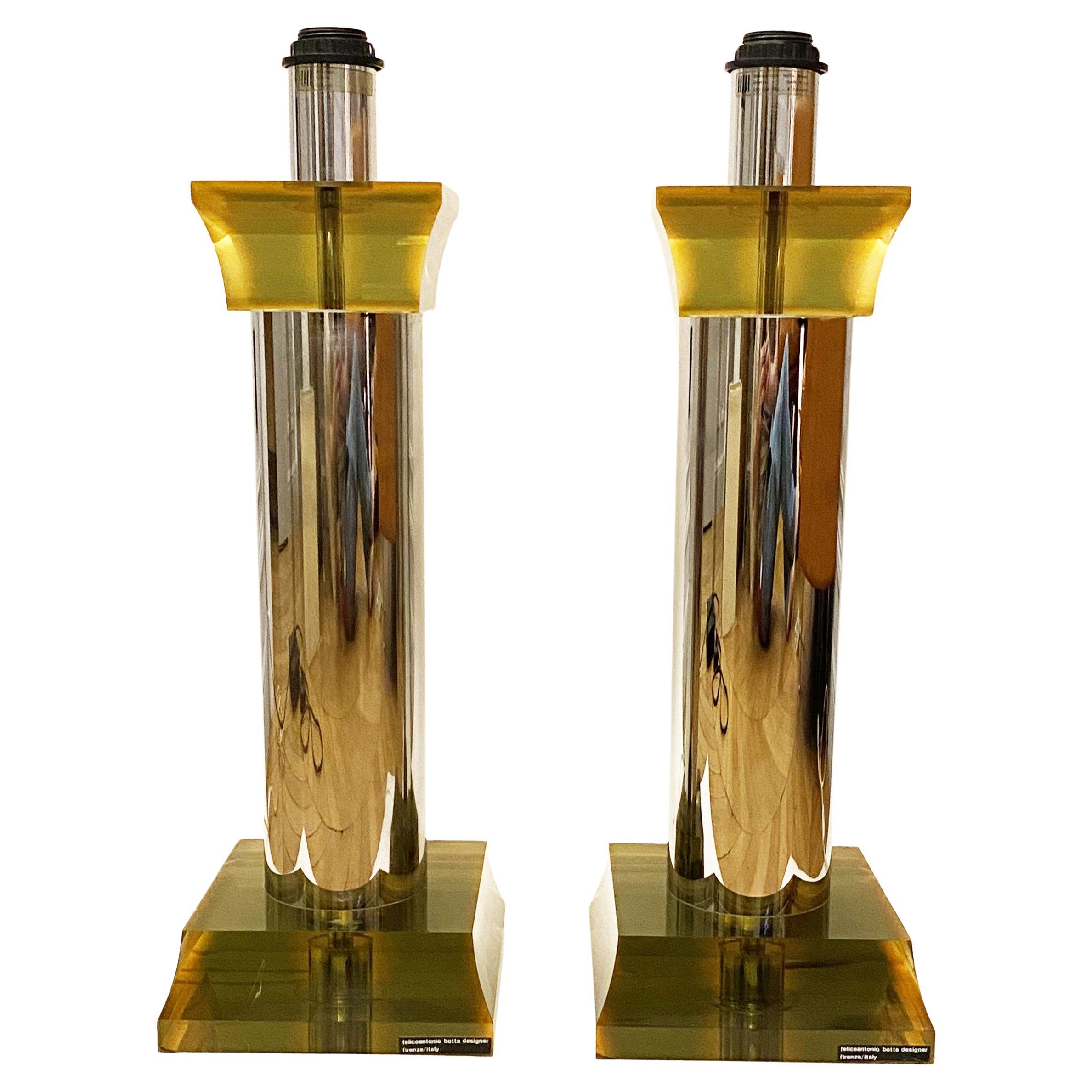 Lampada modernista italiana in cromo e lucite di Felice Antonio Botta, anni '70, set di 2 pezzi.