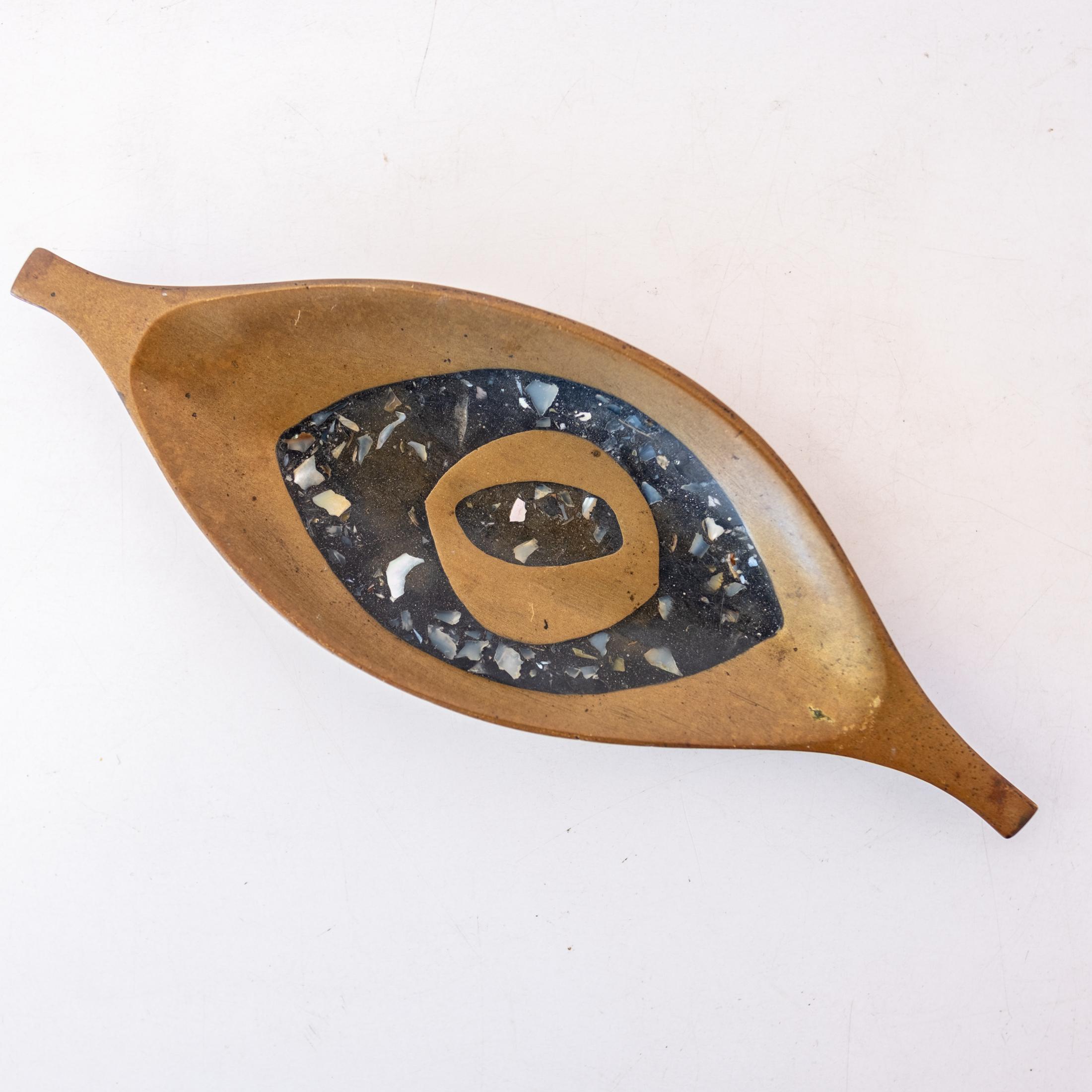 Modernist Italian brass with stone inlay bronze bowl,  catch all or ring dish. Finely crafted with a modernist eye motif. Stamped Made Italy, 1950s