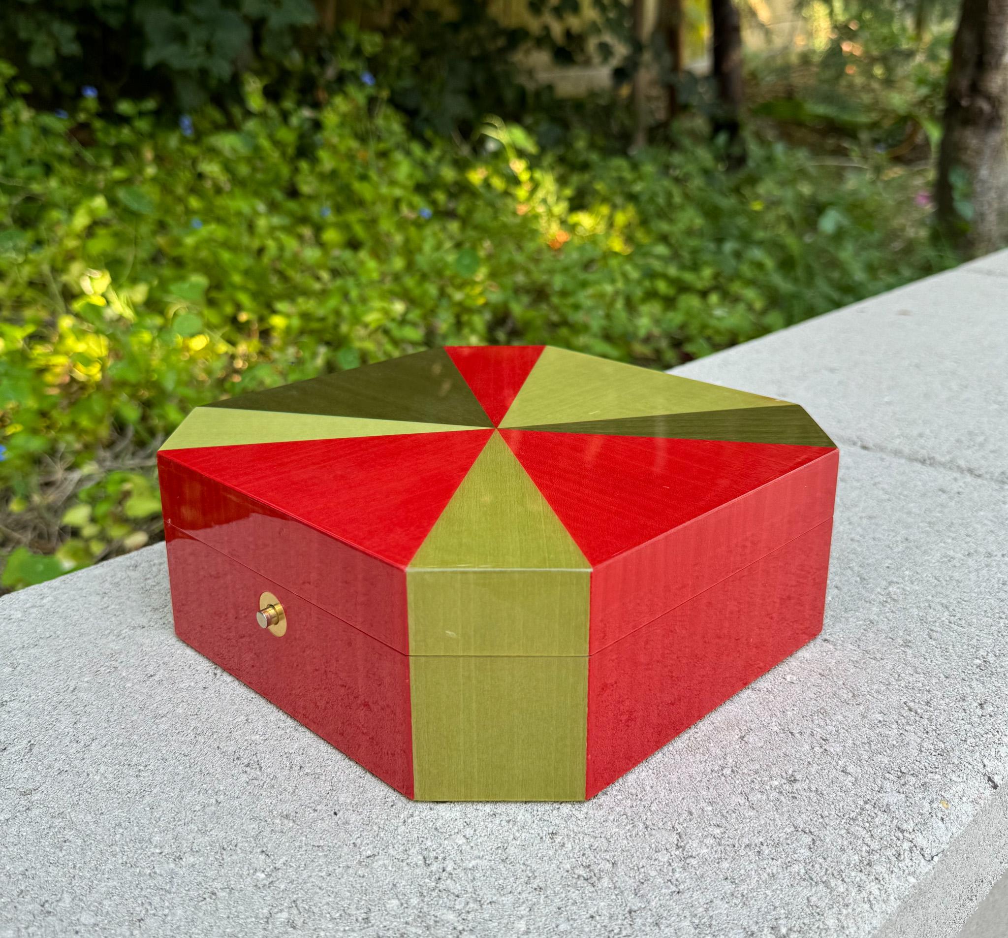 Modernist Italian Jewelry Box, Italy, 20th Century. 