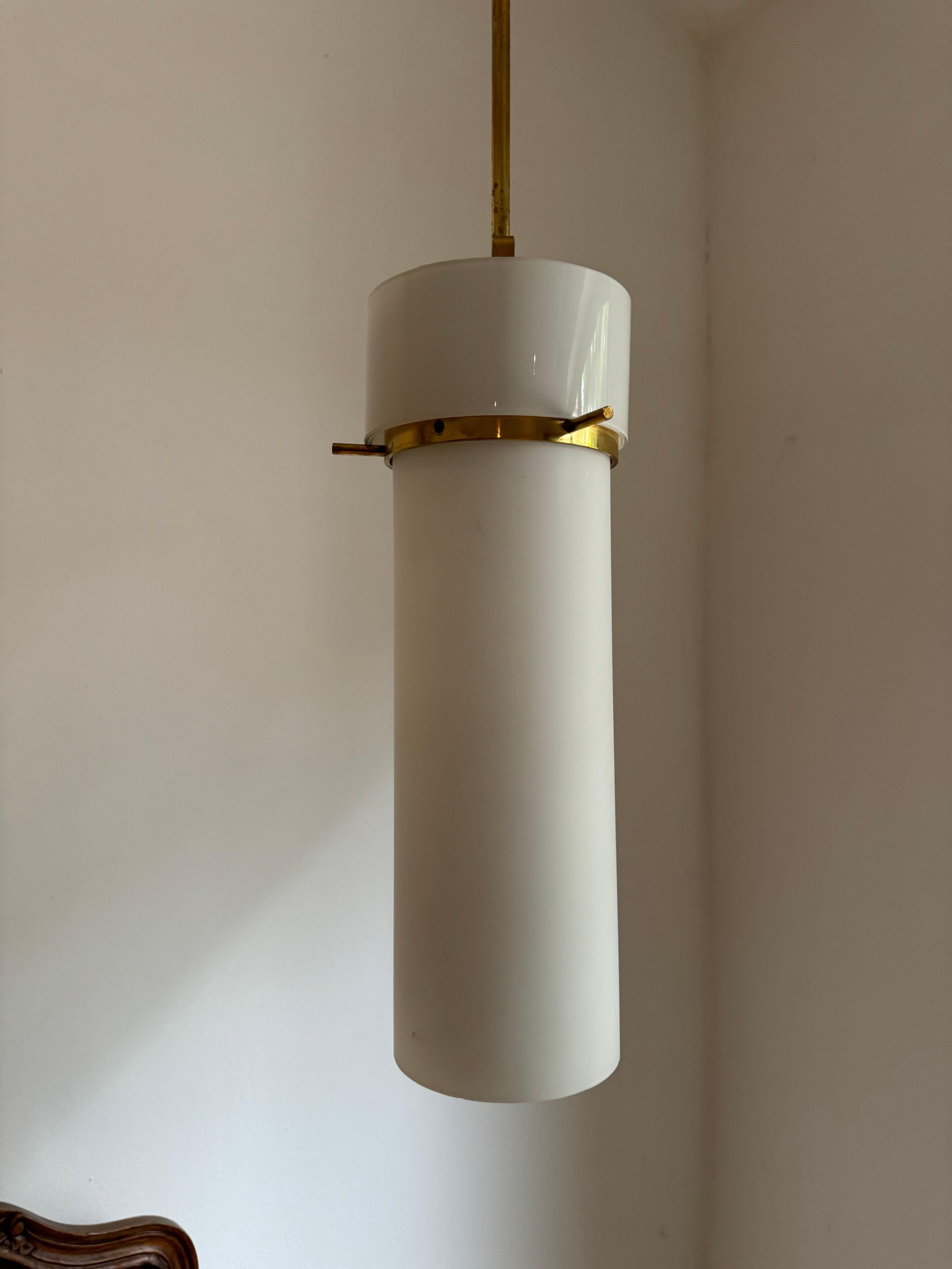 Farol modernista italiano ITSO Stilnovo en latón y cristal opalino, años 50 en venta 3