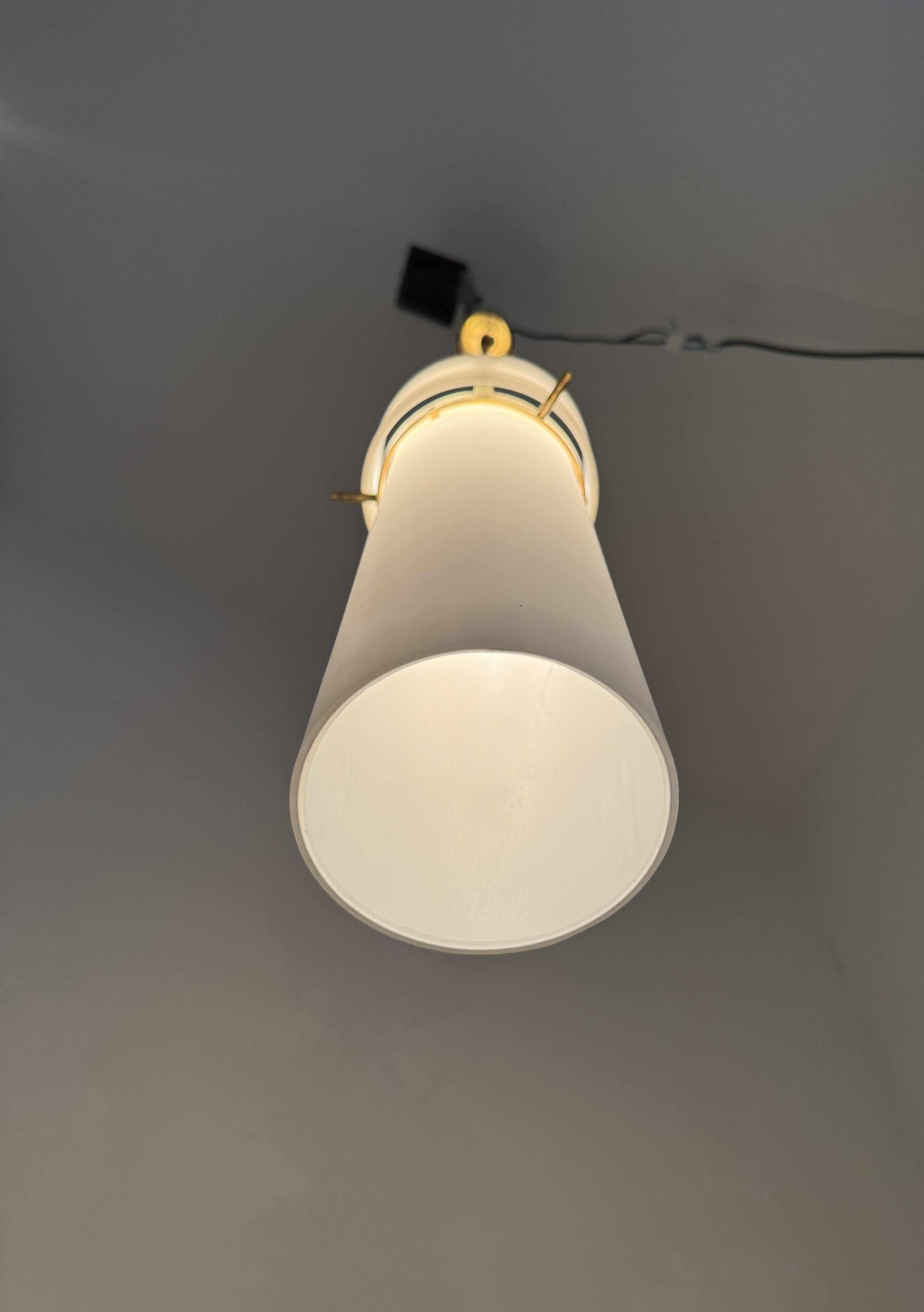 Farol modernista italiano ITSO Stilnovo en latón y cristal opalino, años 50 en venta 6