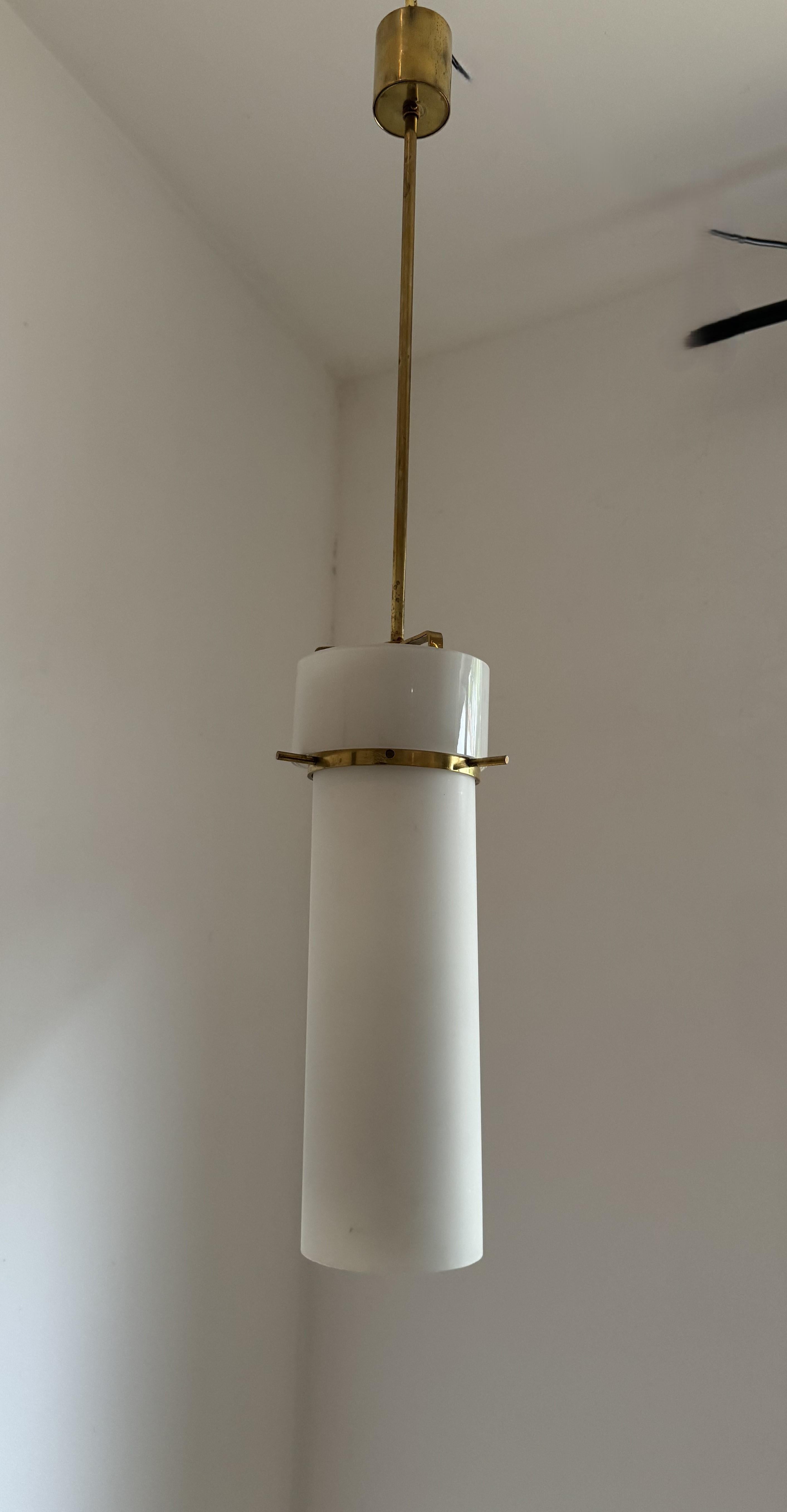 Farol modernista italiano ITSO Stilnovo en latón y cristal opalino, años 50 Italiano en venta