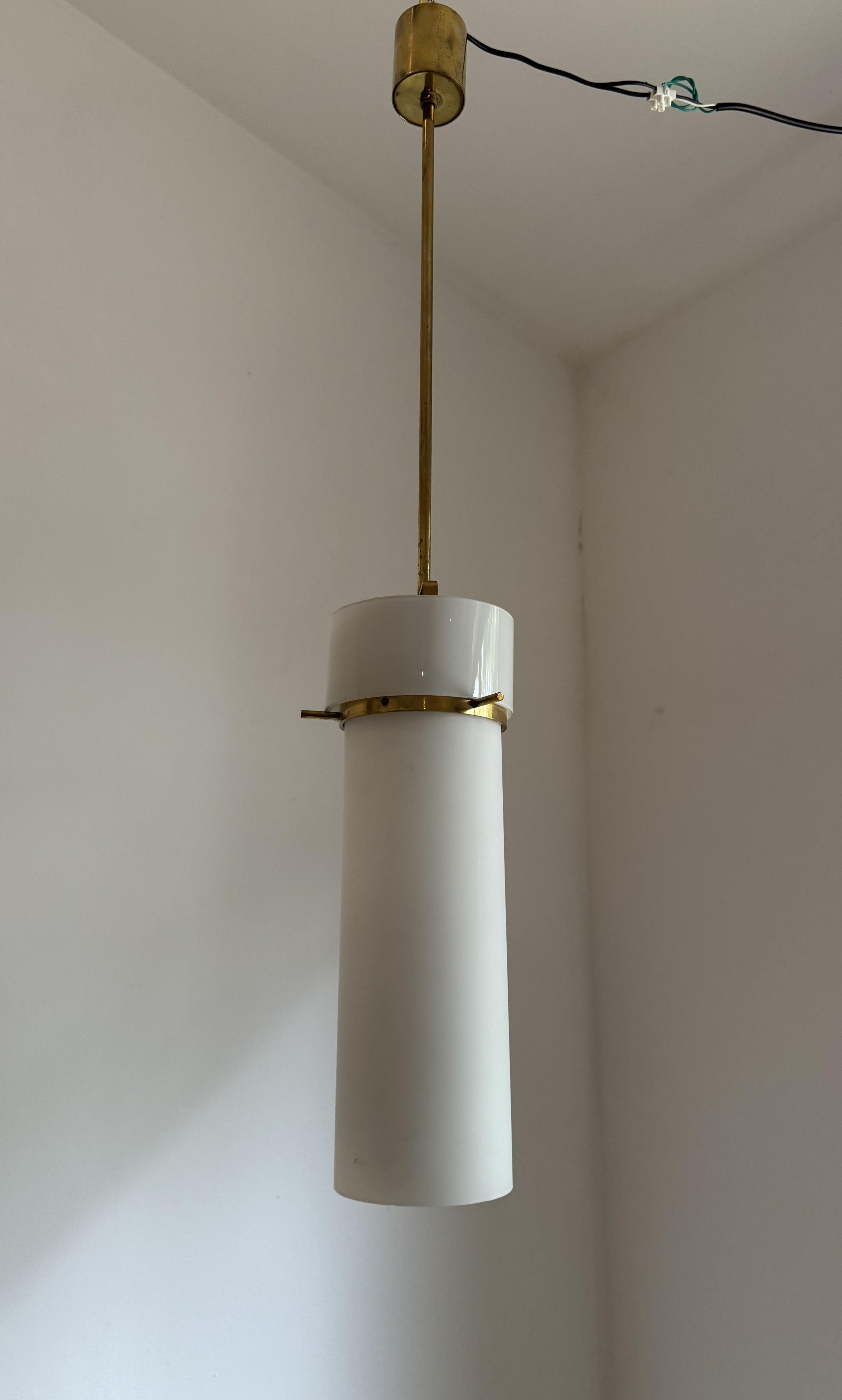 Farol modernista italiano ITSO Stilnovo en latón y cristal opalino, años 50 mediados del siglo XX en venta