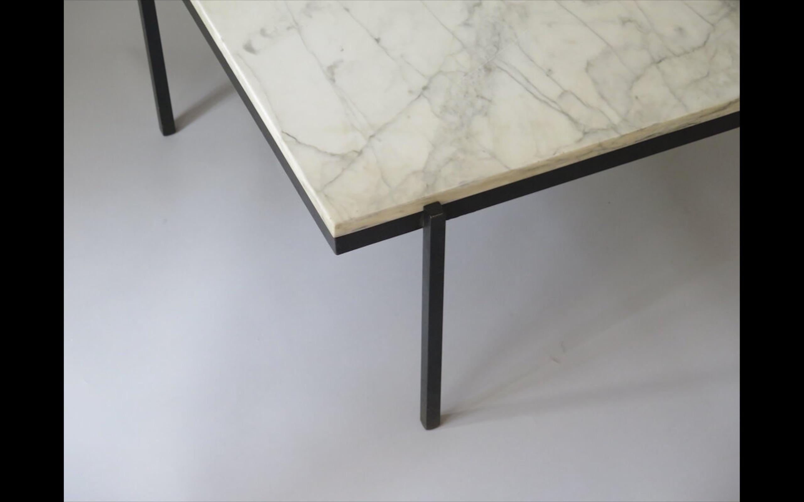 Modernist Italian Marble and Iron Coffee Table, Italy For Sale 1