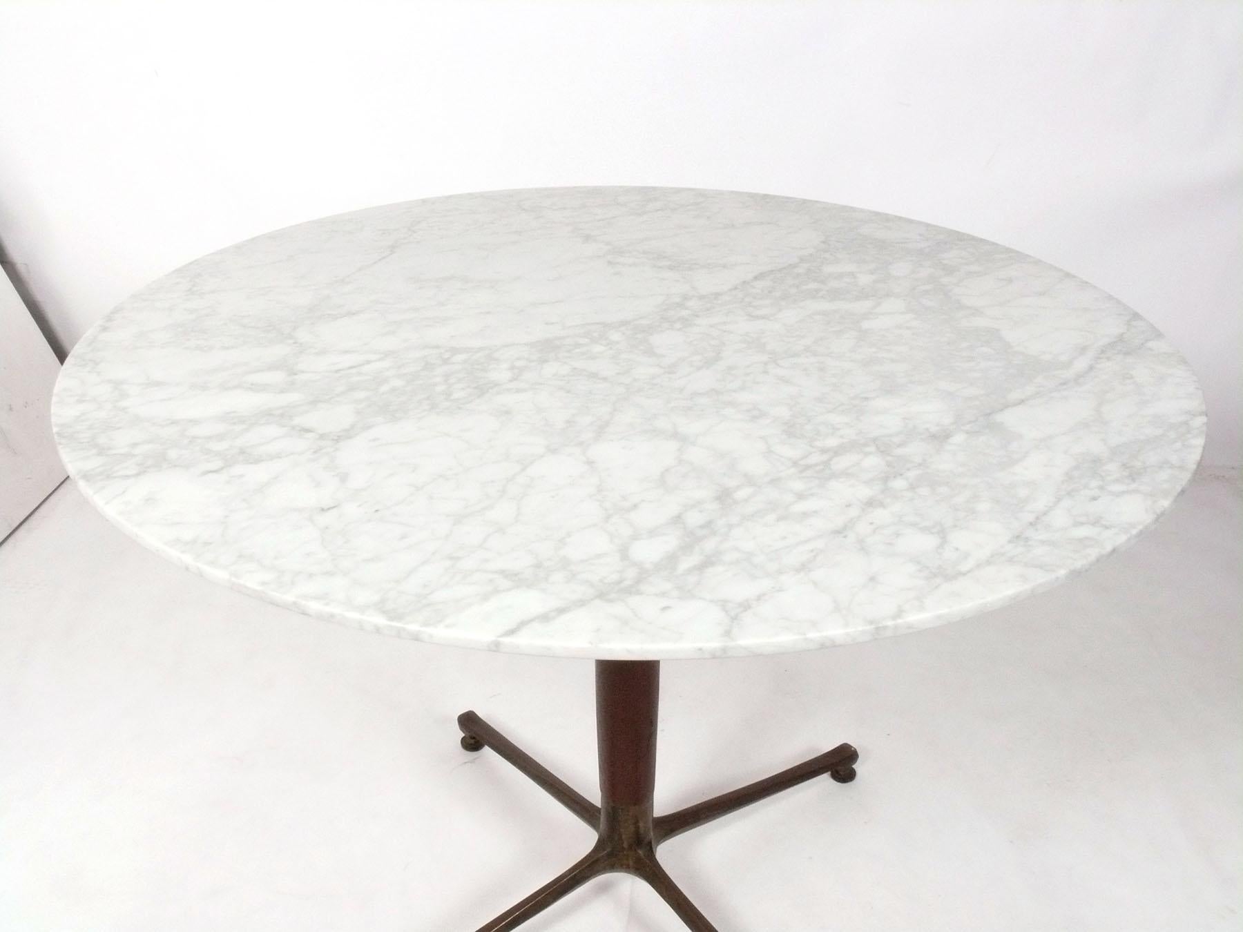 Mid-Century Modern Table de salle à manger italienne moderniste en vente