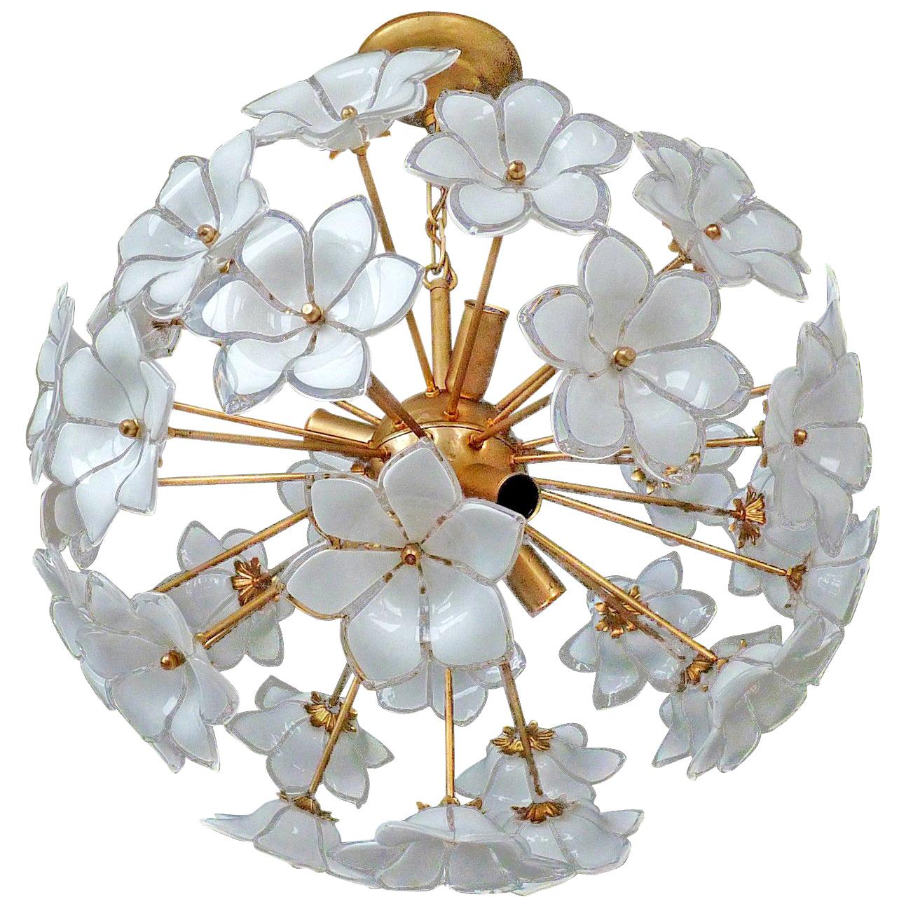 Sputnik-Kronleuchter aus vergoldetem Messing und italienischem Murano-Kunstglas mit Blumenstrauß